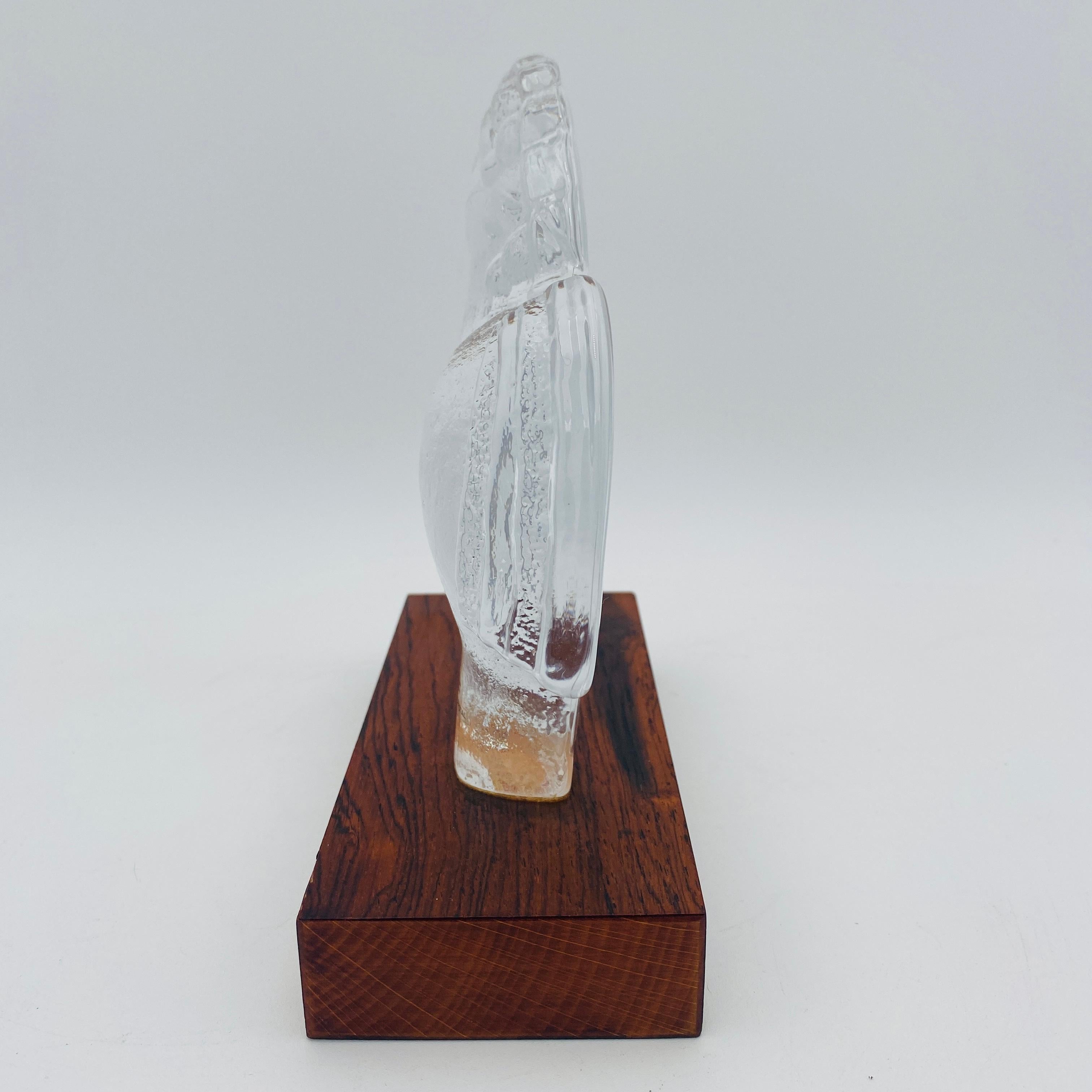Escultura de caballo de cristal de mediados de siglo de Bengt Edenfalk para Skruf, Suecia Años 60 Hecho a mano en venta