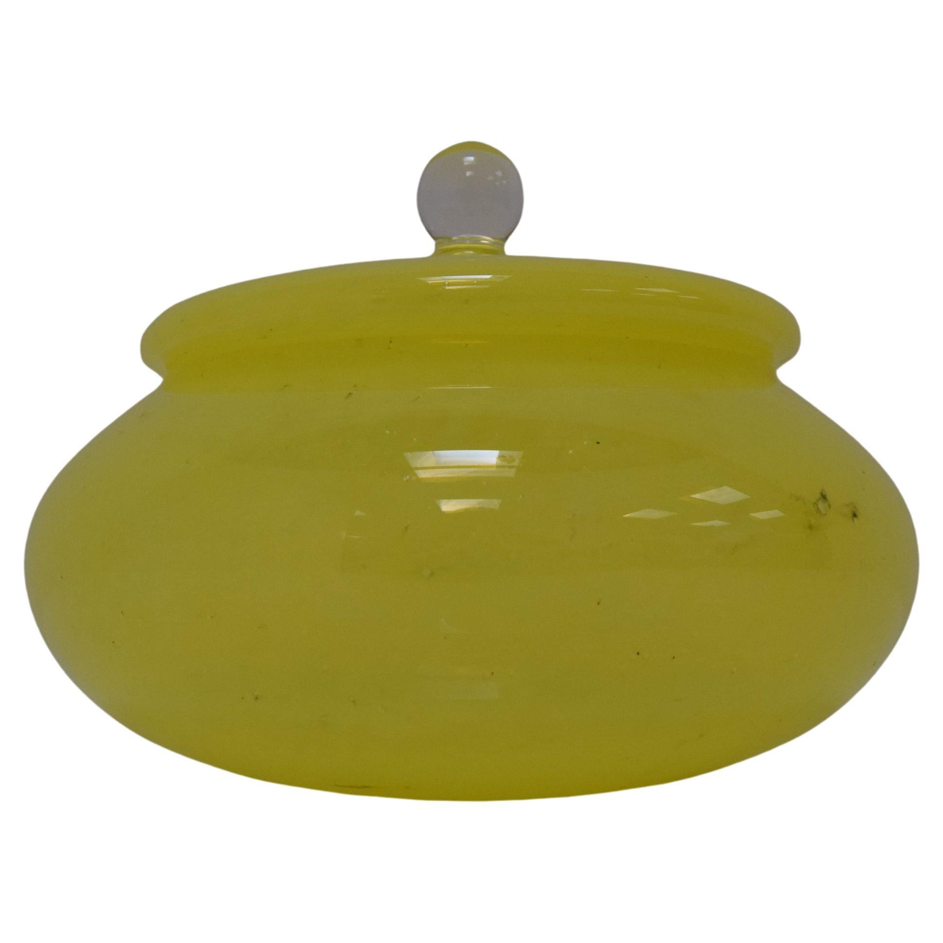 Tarro de cristal de mediados de siglo, Novy Bor Glassworks, década de 1960.