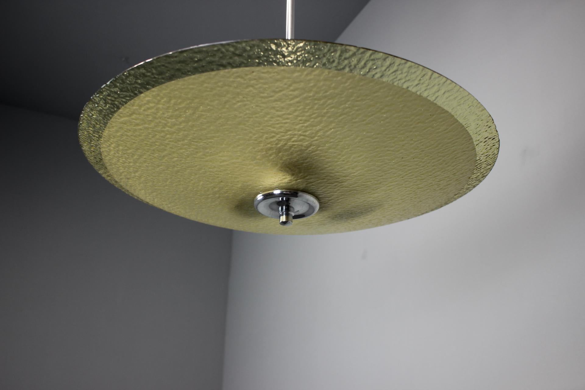 Metà XX secolo Ciondolo in vetro di metà secolo, anni '60, Cecoslovacchia in vendita