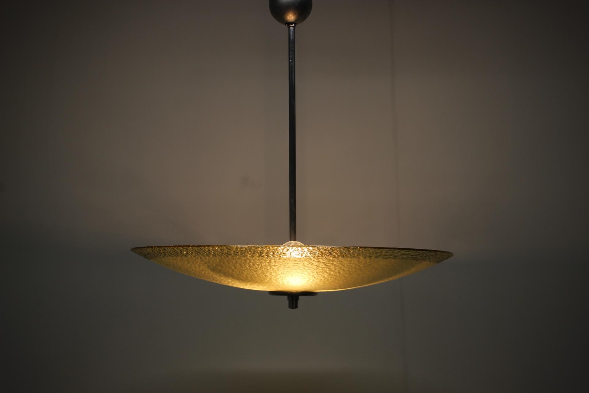 Ciondolo in vetro di metà secolo, anni '60, Cecoslovacchia in vendita 3