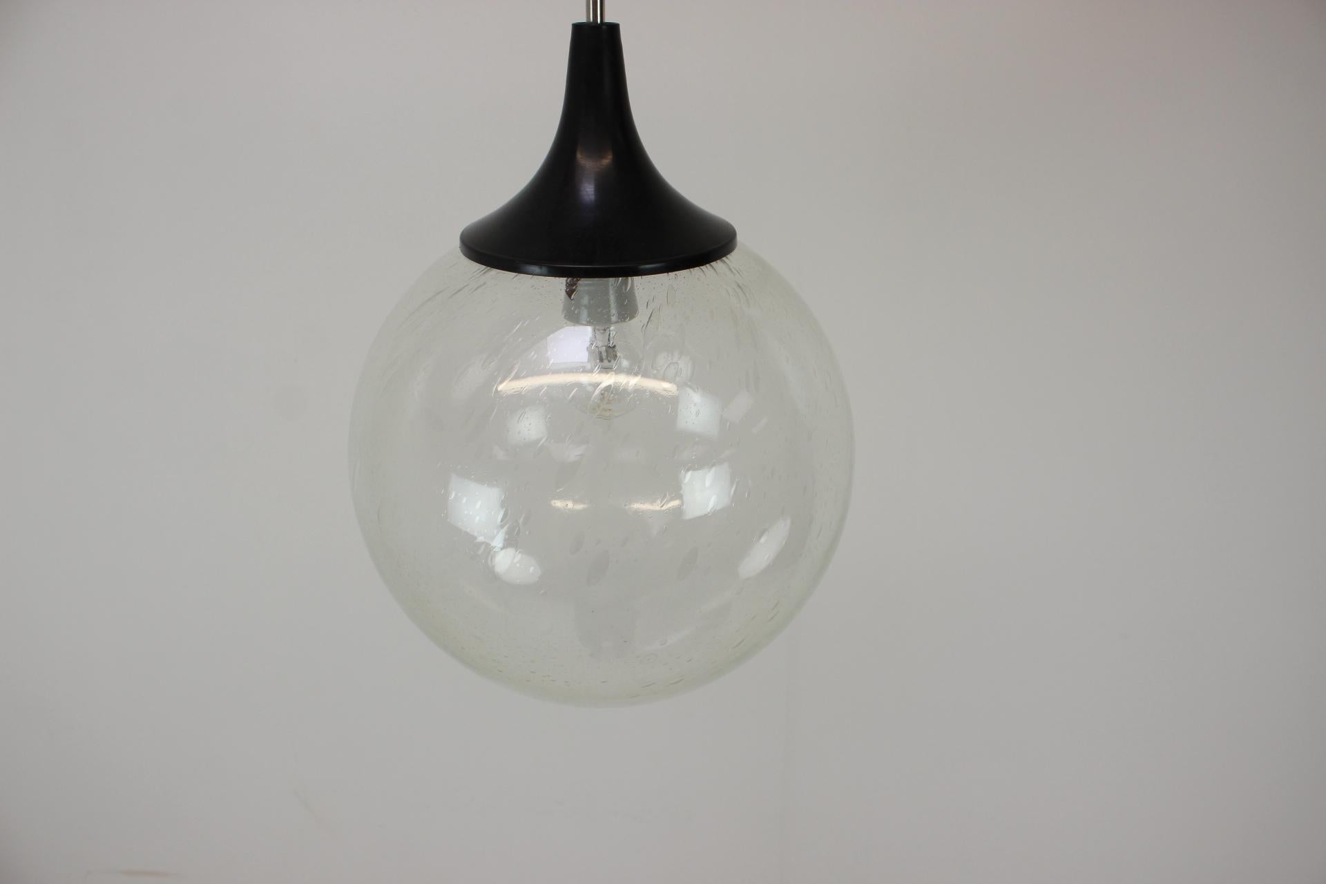 Mid-Century moderno Ciondolo in vetro di metà secolo, anni '60 in vendita