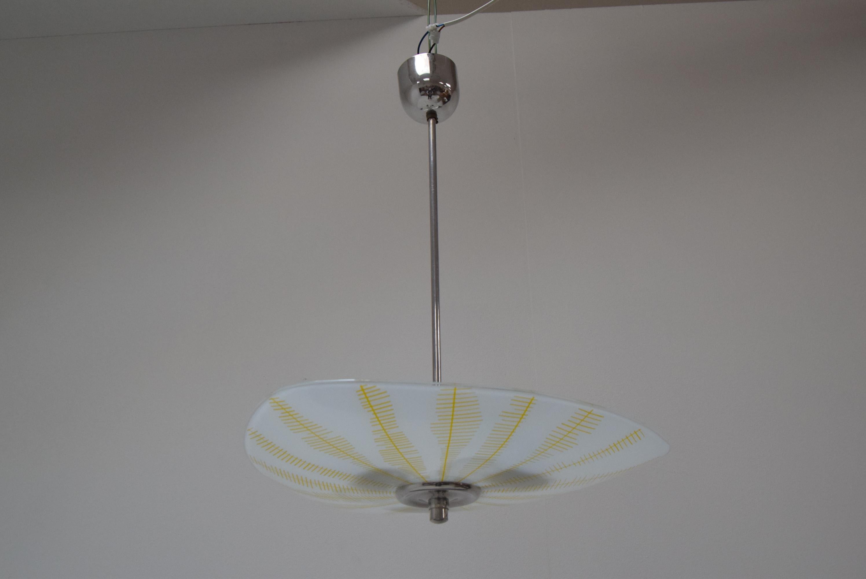 
Glass lamp with a yellow pattern, elegant design suitable for any interior
The light fixture was completely disassembled, cleaned, and fitted with new wiring
3x40W, E27 or E26 bulb
US wiring compatible
Good condition