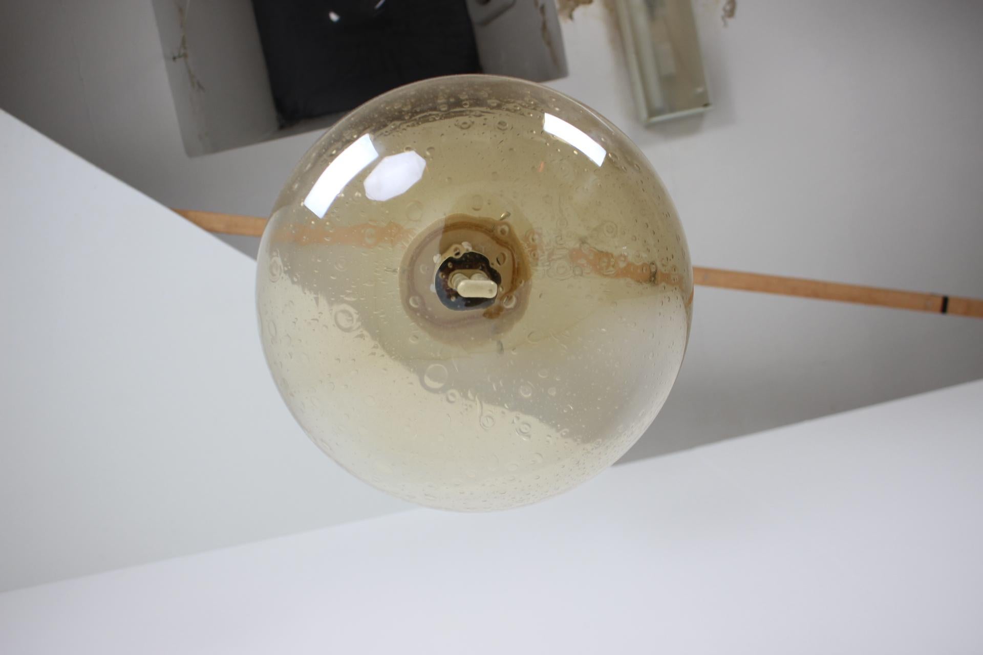Fine XX secolo Ciondolo in vetro di metà secolo Cecoslovacchia, 1982, Fino a 10 pezzi in vendita