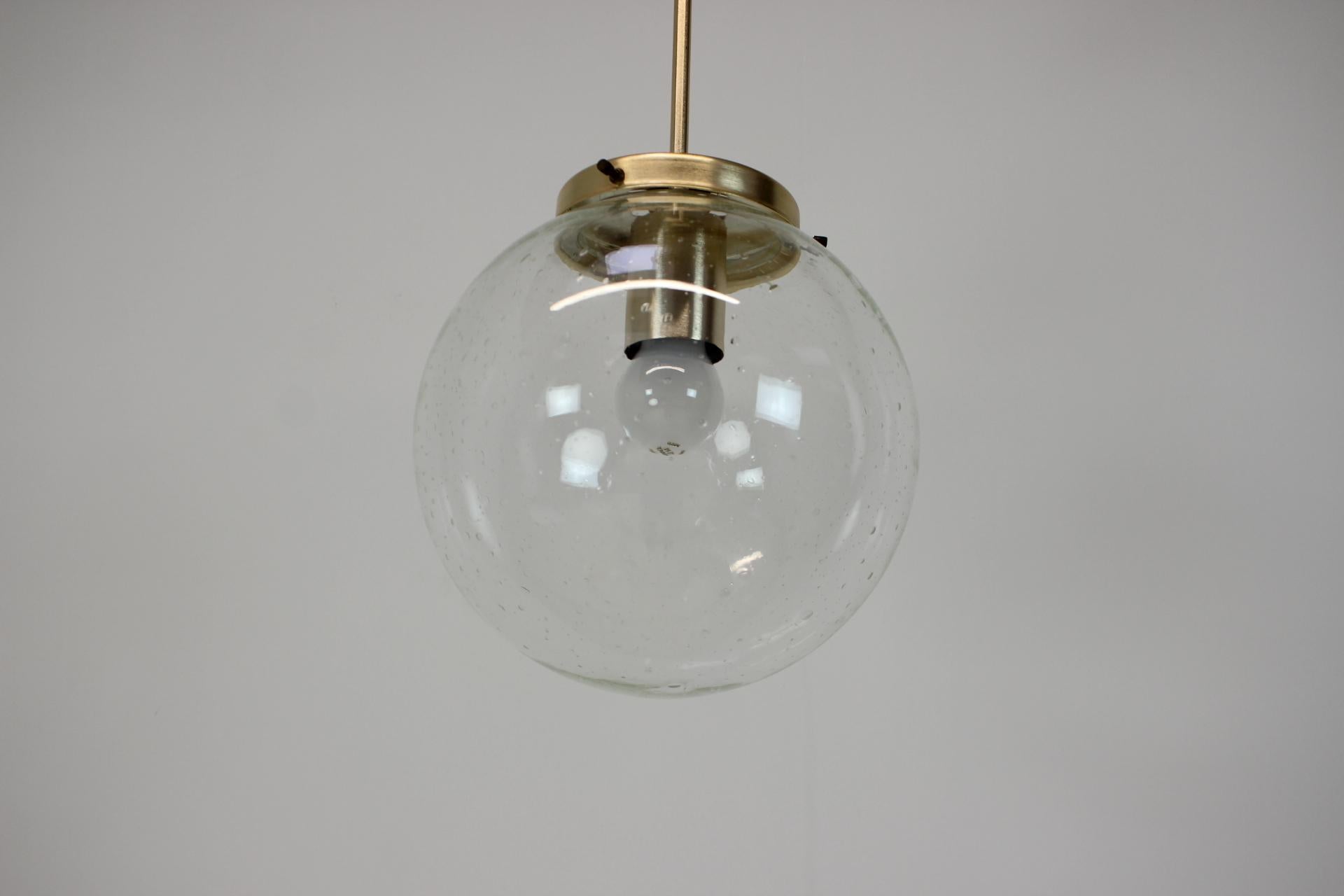 Made in Czechoslovakia
Made of glass, brass
1xE27 or E26 bulb
Good Original condition
US wiring compatible.