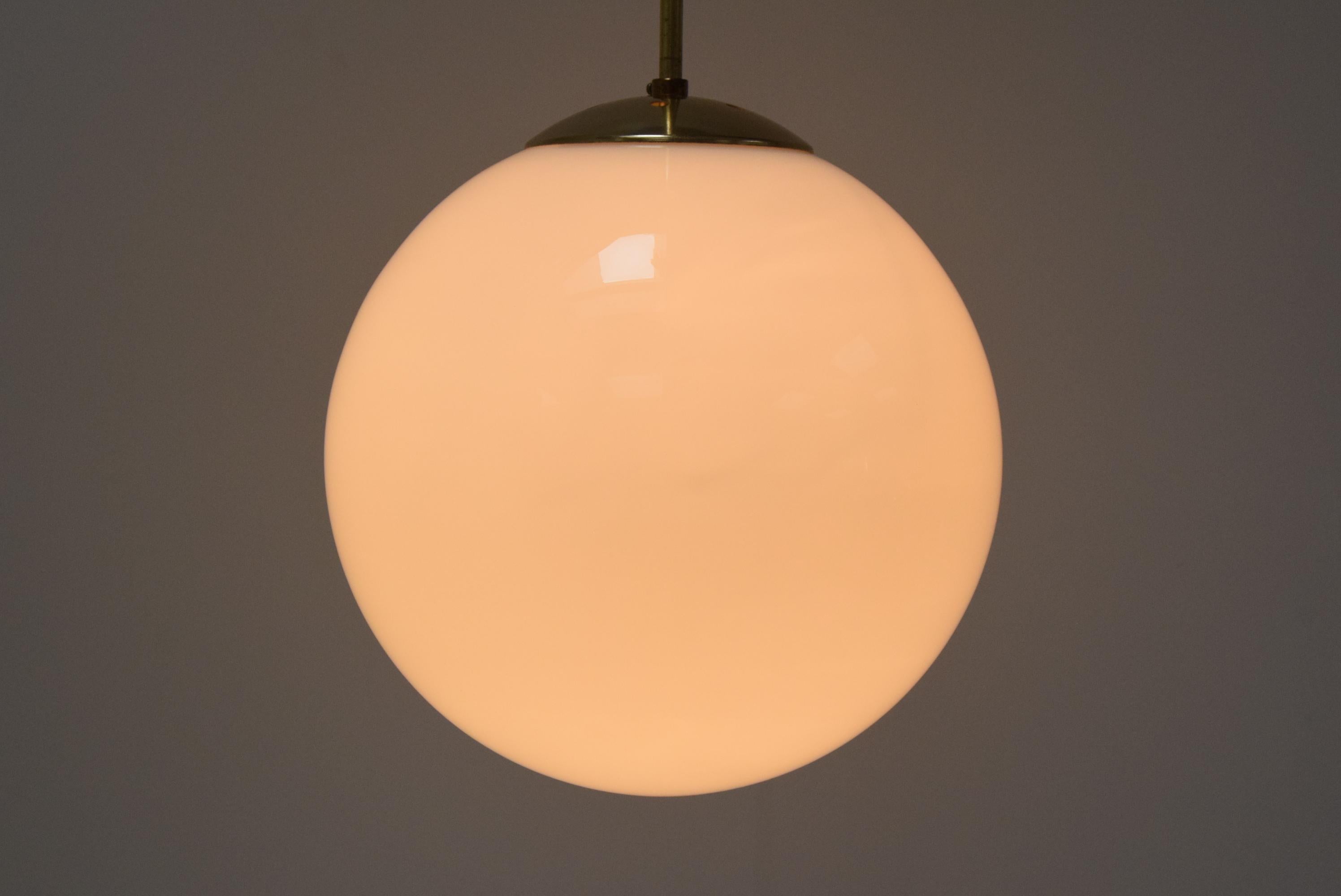 Mid-Century moderno Ciondolo in vetro di metà secolo, Kamenicky Senov, anni '60 in vendita
