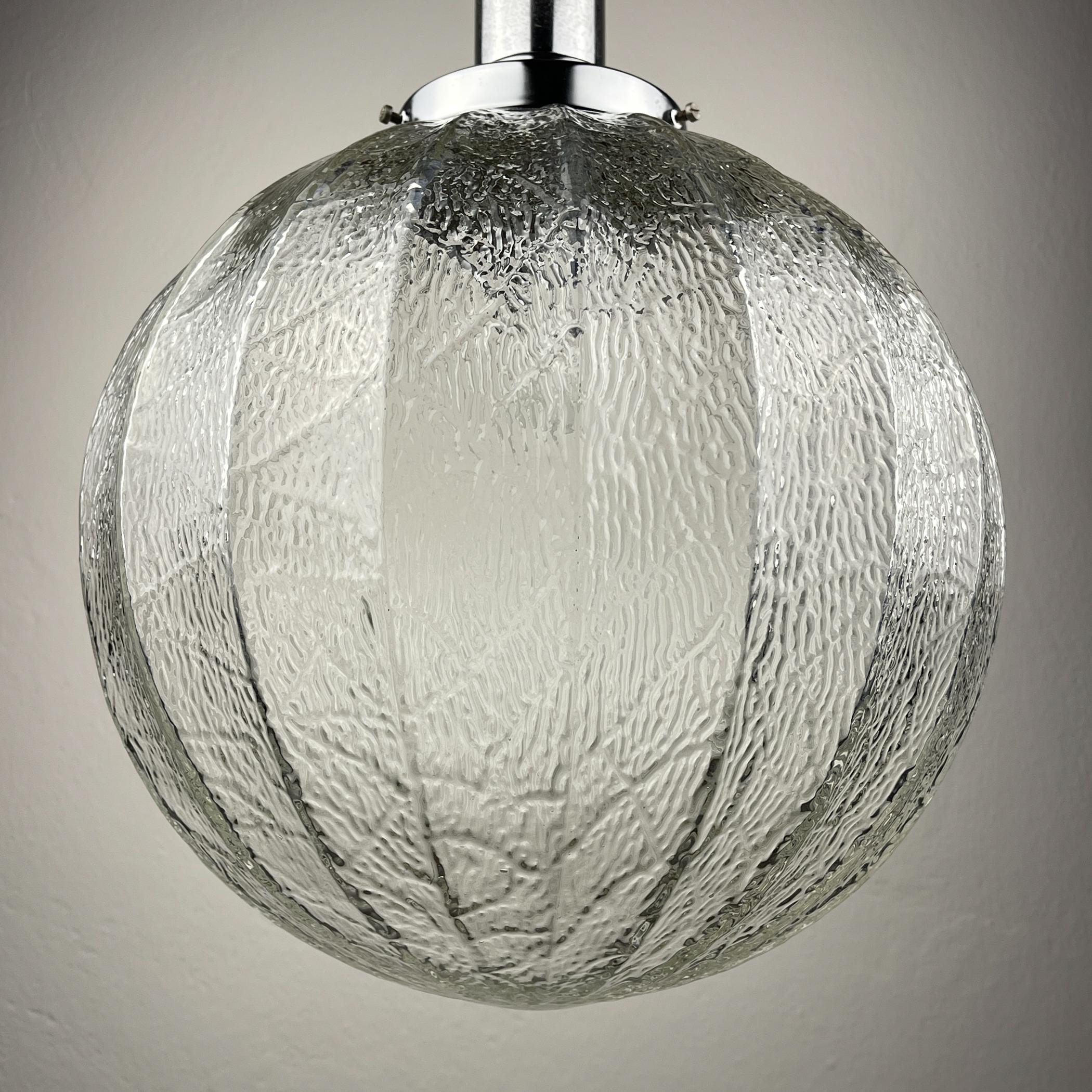 Lampada a sospensione in vetro di metà secolo, Italia, anni '60 in vendita 3