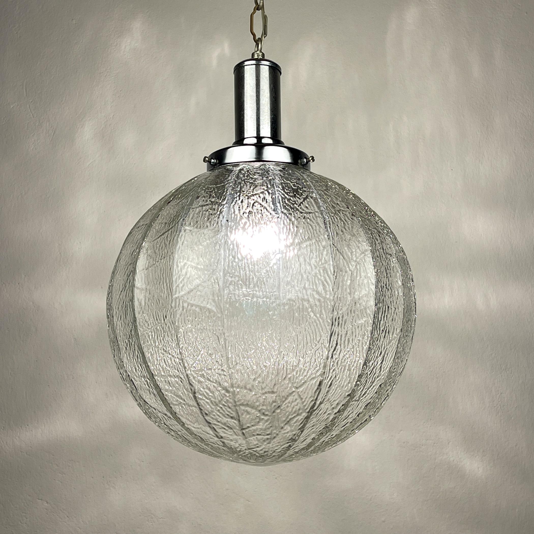Mid-Century moderno Lampada a sospensione in vetro di metà secolo, Italia, anni '60 in vendita
