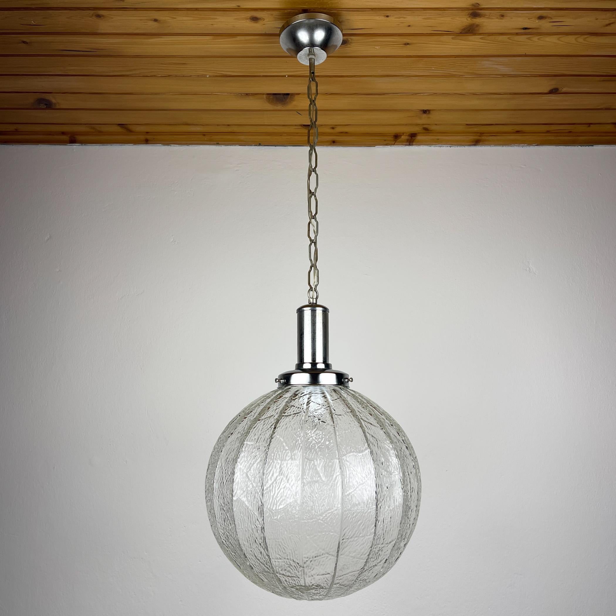 Lampada a sospensione in vetro di metà secolo, Italia, anni '60 in vendita 2