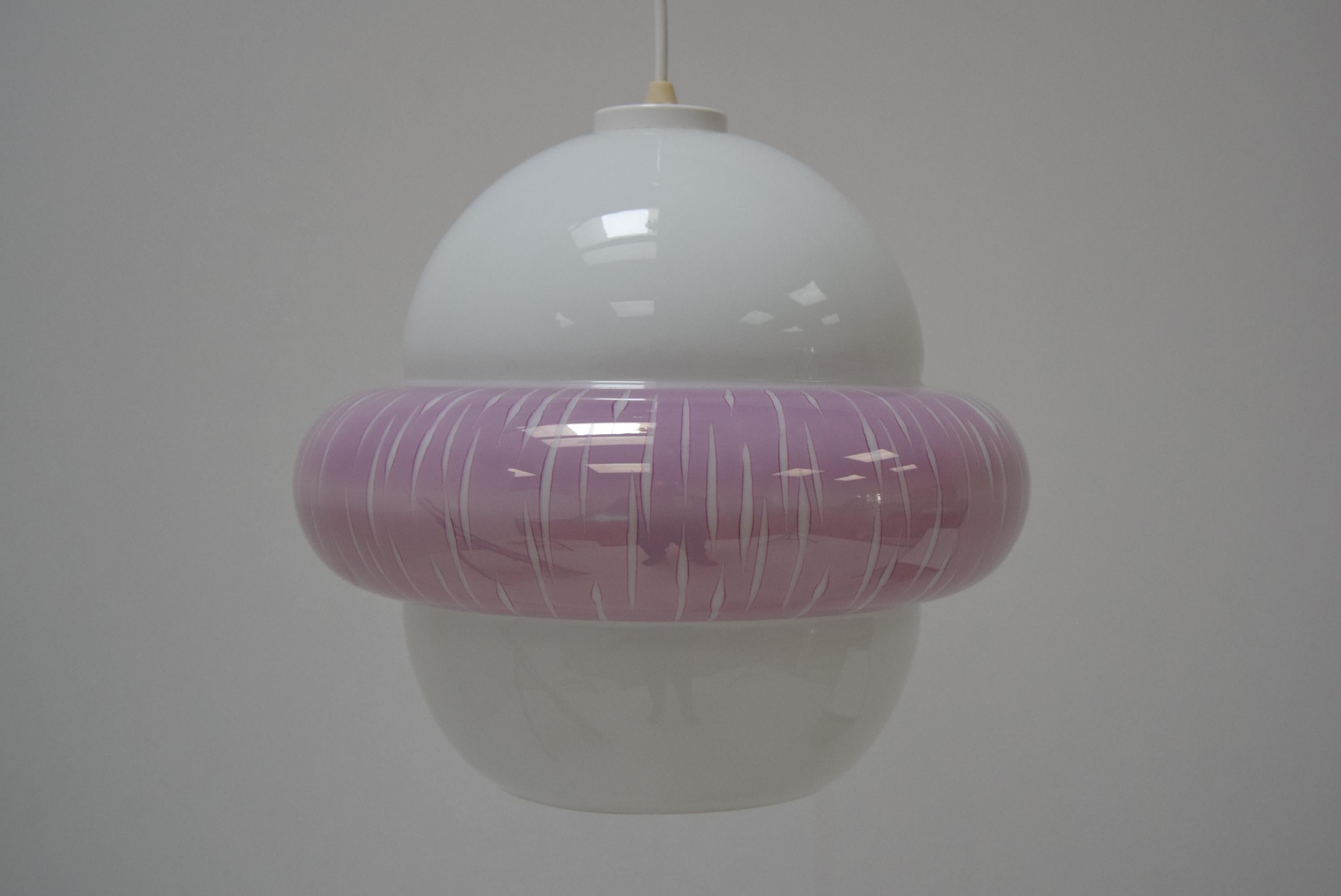 Prodotto in Cecoslovacchia
In vetro, plastica
Nuovo cablaggio
1x lampadina E27 o E26
L'altezza può essere regolata
Rilucidato
Condizioni originali
Compatibile con il cablaggio degli Stati Uniti.