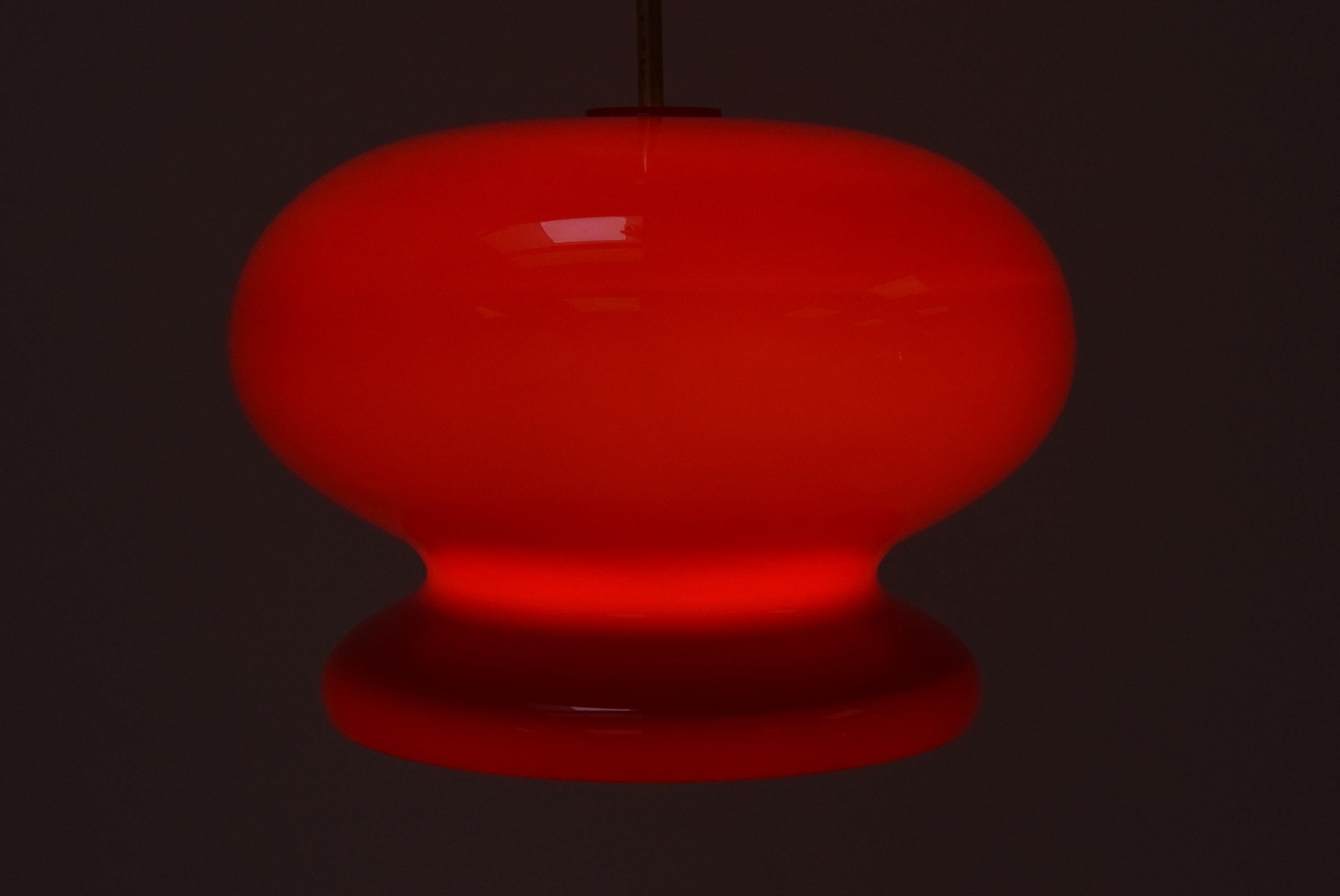 Prodotto in Cecoslovacchia
Realizzato in vetro, ottone
Nuovo cablaggio
1x lampadina E27 o E26
Con patina invecchiata
Rilucidato
Buone condizioni originali
Compatibile con il cablaggio degli Stati Uniti.