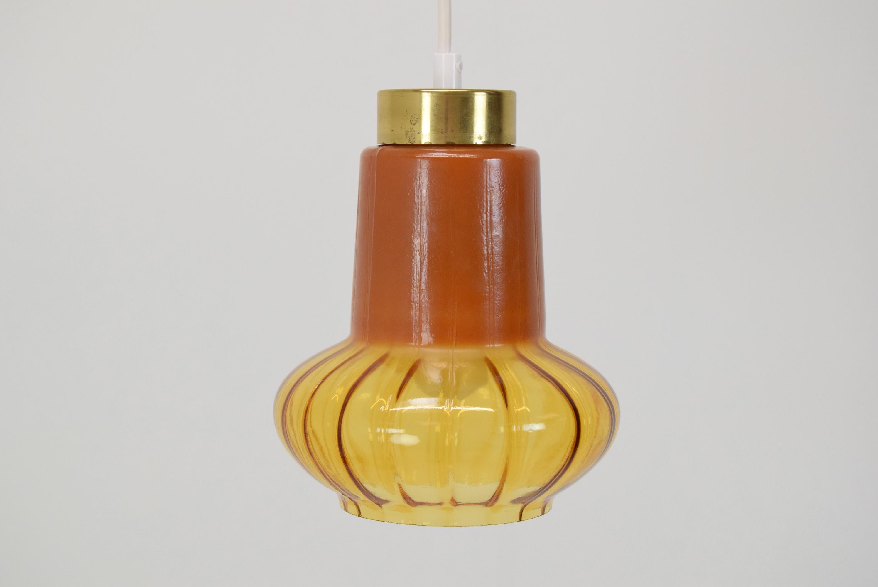 Made in Czechoslovakia
Made of Glass,Brass,Plastic
With aged patina
New cabling
1x E27 or E26 bulb
Height can be adjusted
Five pieces in stock
Good original condition
US wiring compatible.