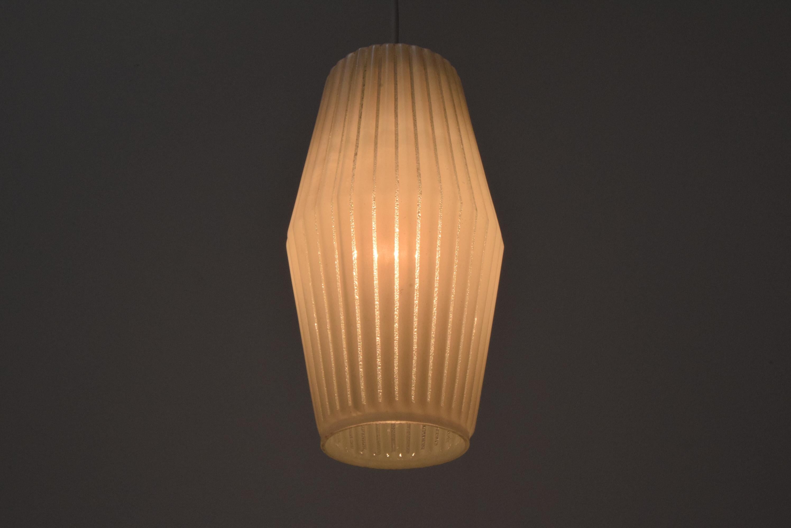 Mid-Century moderno Ciondolo in vetro di metà secolo, anni '60 in vendita