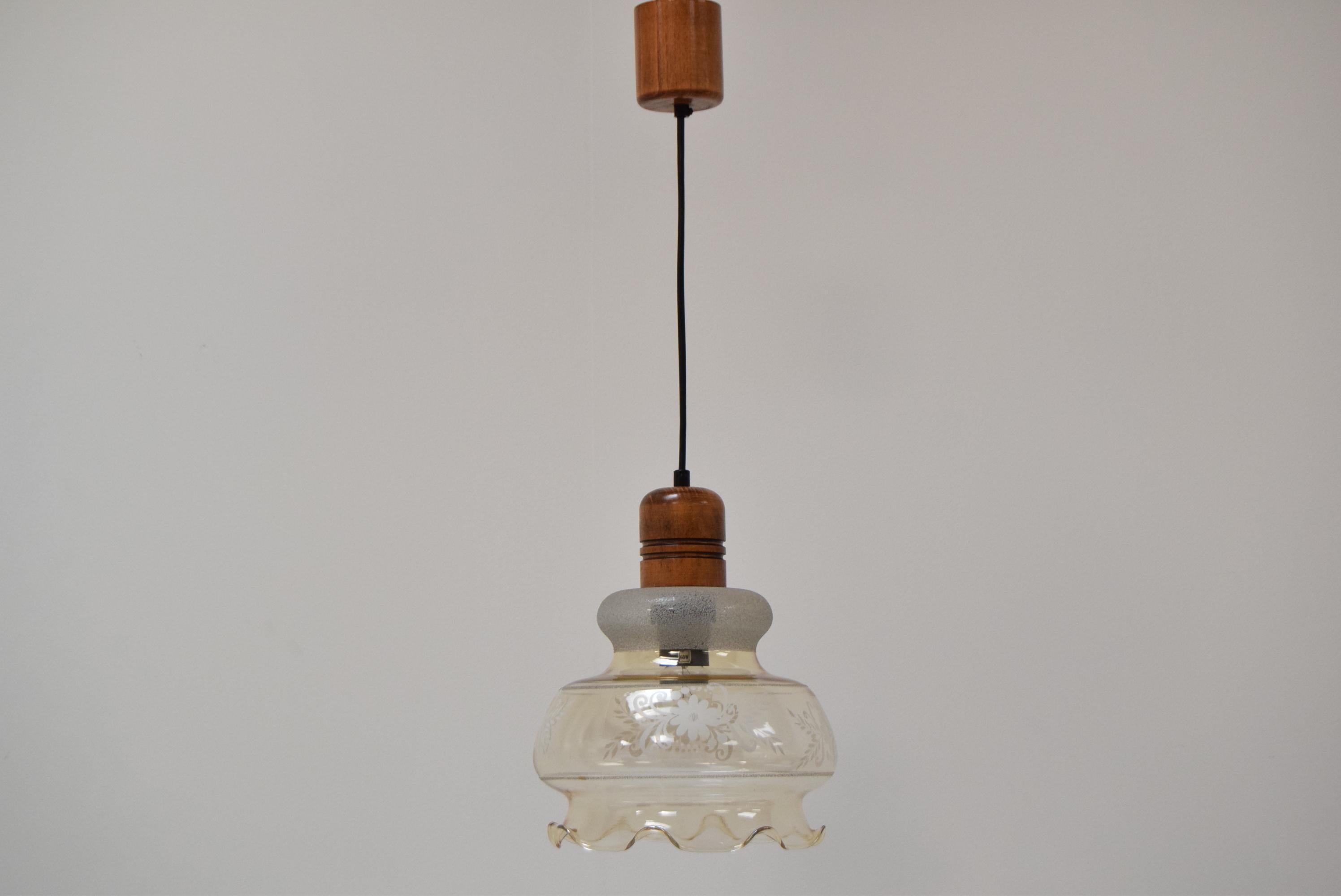 Made in Czechoslovakia
Made of Glass,Wood
1x E27 or E26 bulb
Re-polished
Original condition
US wiring compatible.