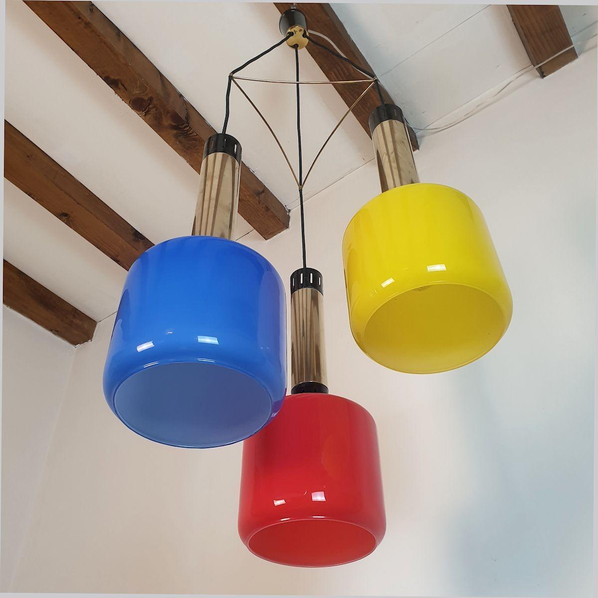 Ottone Lampadario a sospensione in vetro di metà secolo, di Stilnovo in vendita