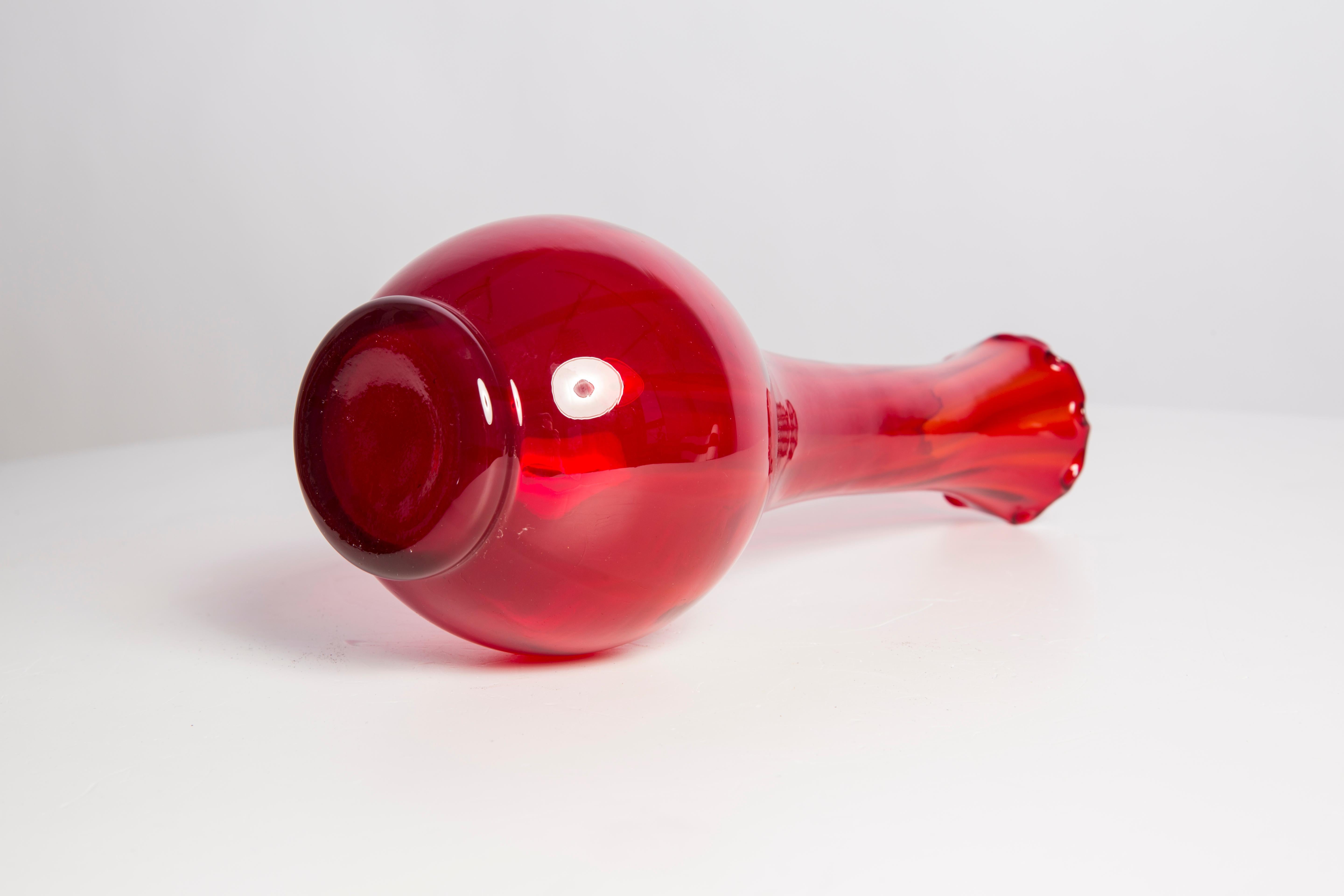 Midcentury Glass Red Vase with a Frill, Europe, 1960s For Sale 1