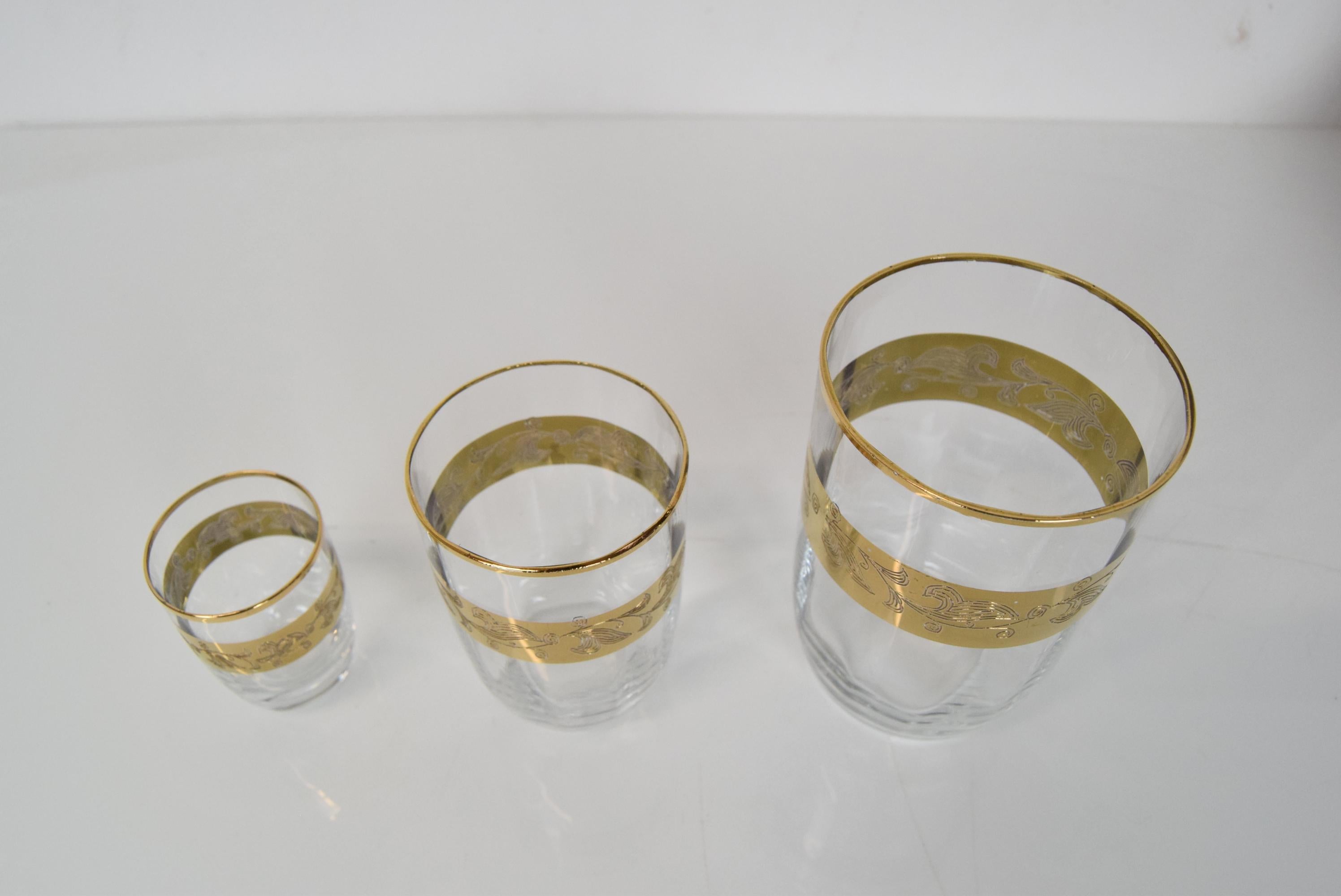 Service de verre du milieu du siècle, verre de Bohème, années 1950 en vente 2
