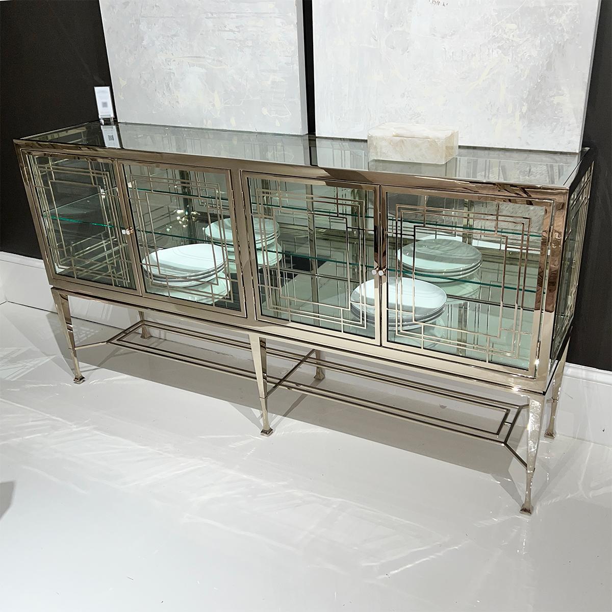 Sideboard aus Glas aus der Mitte des Jahrhunderts (21. Jahrhundert und zeitgenössisch) im Angebot