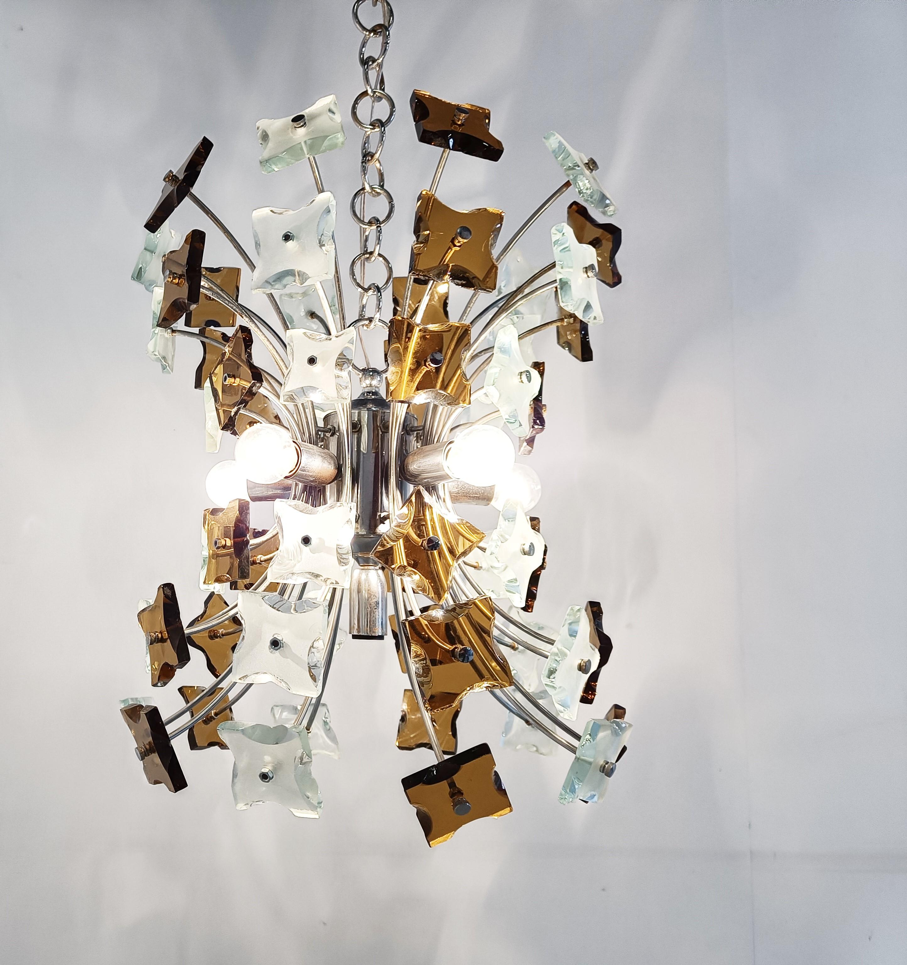 Striking chandelier with blue and brown hammered glass glasses mounted on a chrome frame.

Once illuminated, this beautiful chandelier emits a warm diffuse light.

Tested and ready to use.

We can change the chain length if desired.

Works