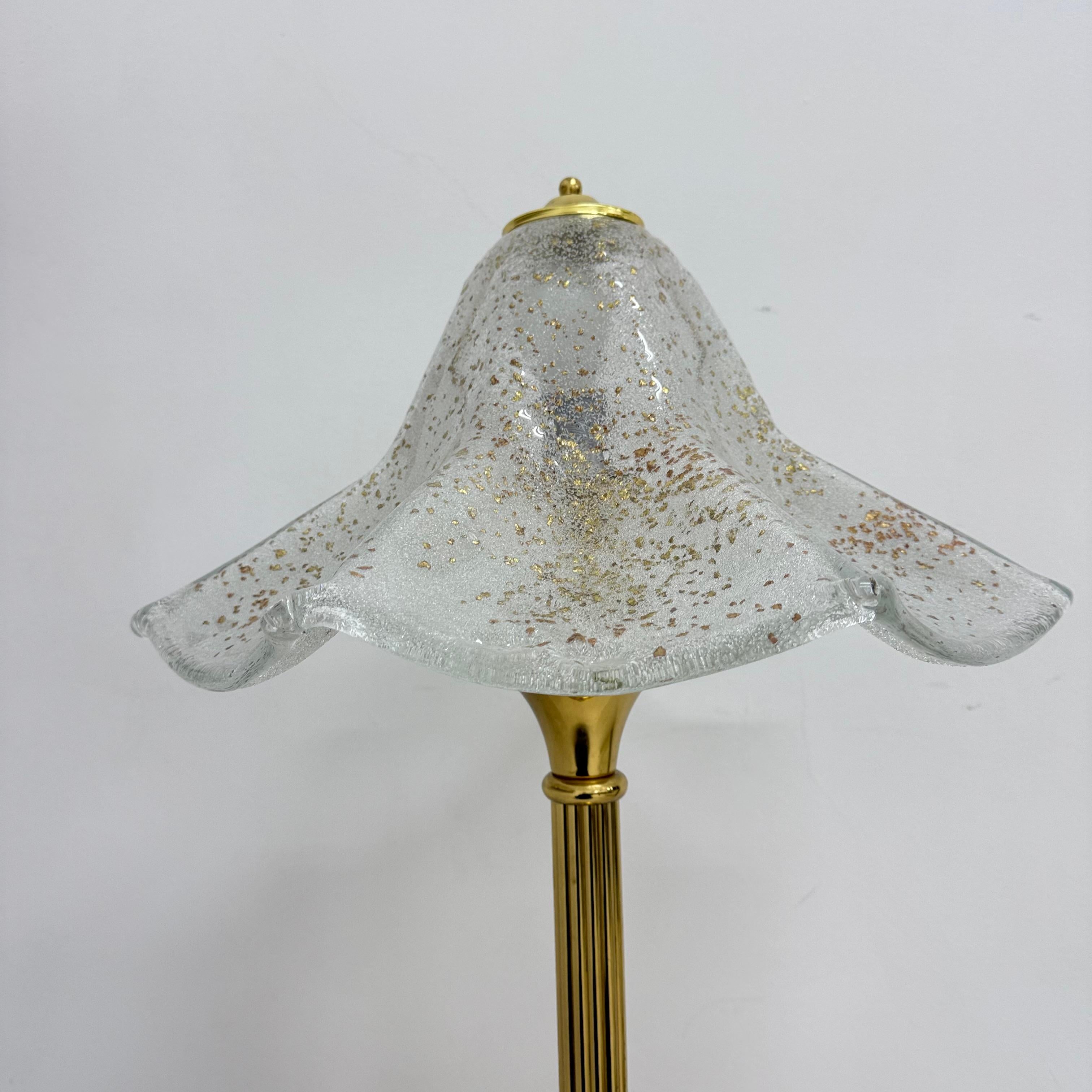 Lámpara de sobremesa de cristal de mediados de siglo , años 70 Alemán en venta