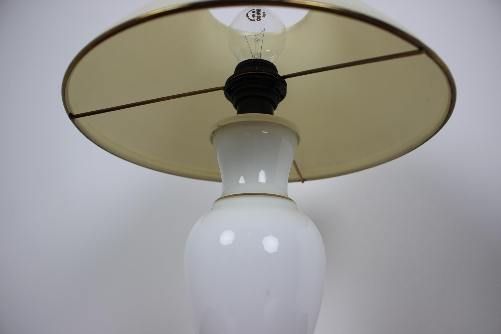 Midcentury Glass Table Lamp, 1970s In Good Condition For Sale In Praha, CZ
