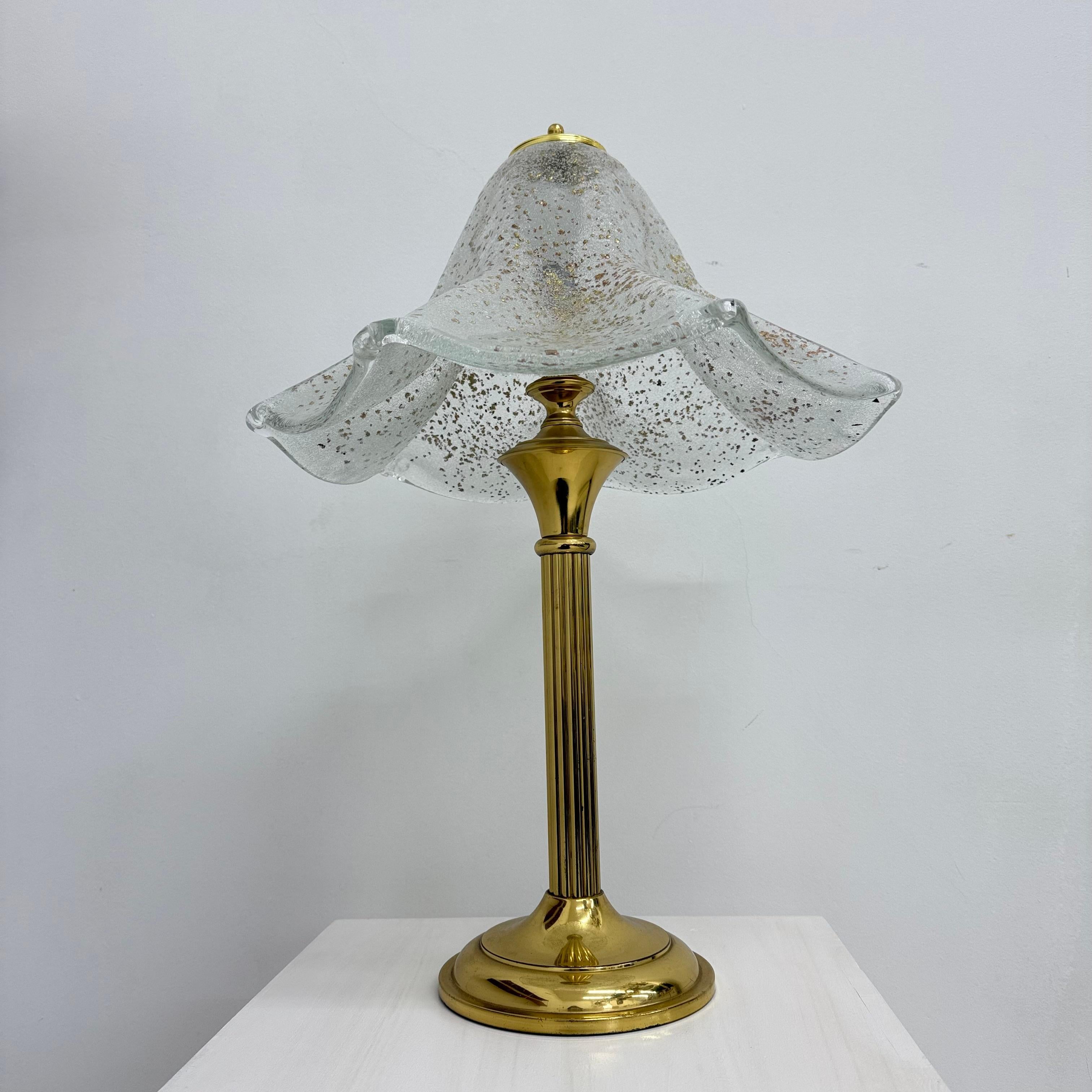 Lámpara de sobremesa de cristal de mediados de siglo , años 70 en Bueno estado para la venta en Delft, NL