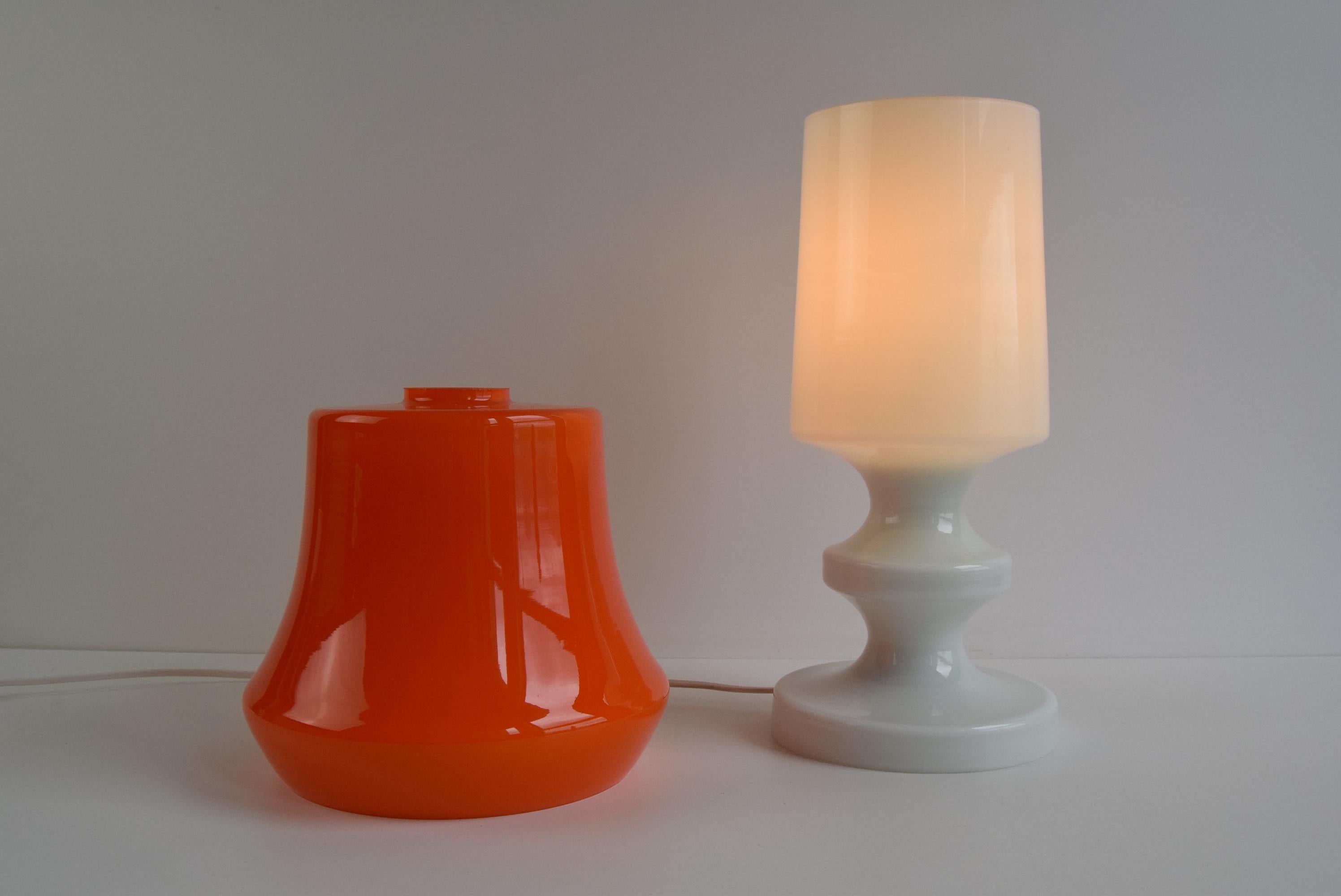 Tchèque Lampe de table en verre du milieu du siècle par Stepan Tabera en vente