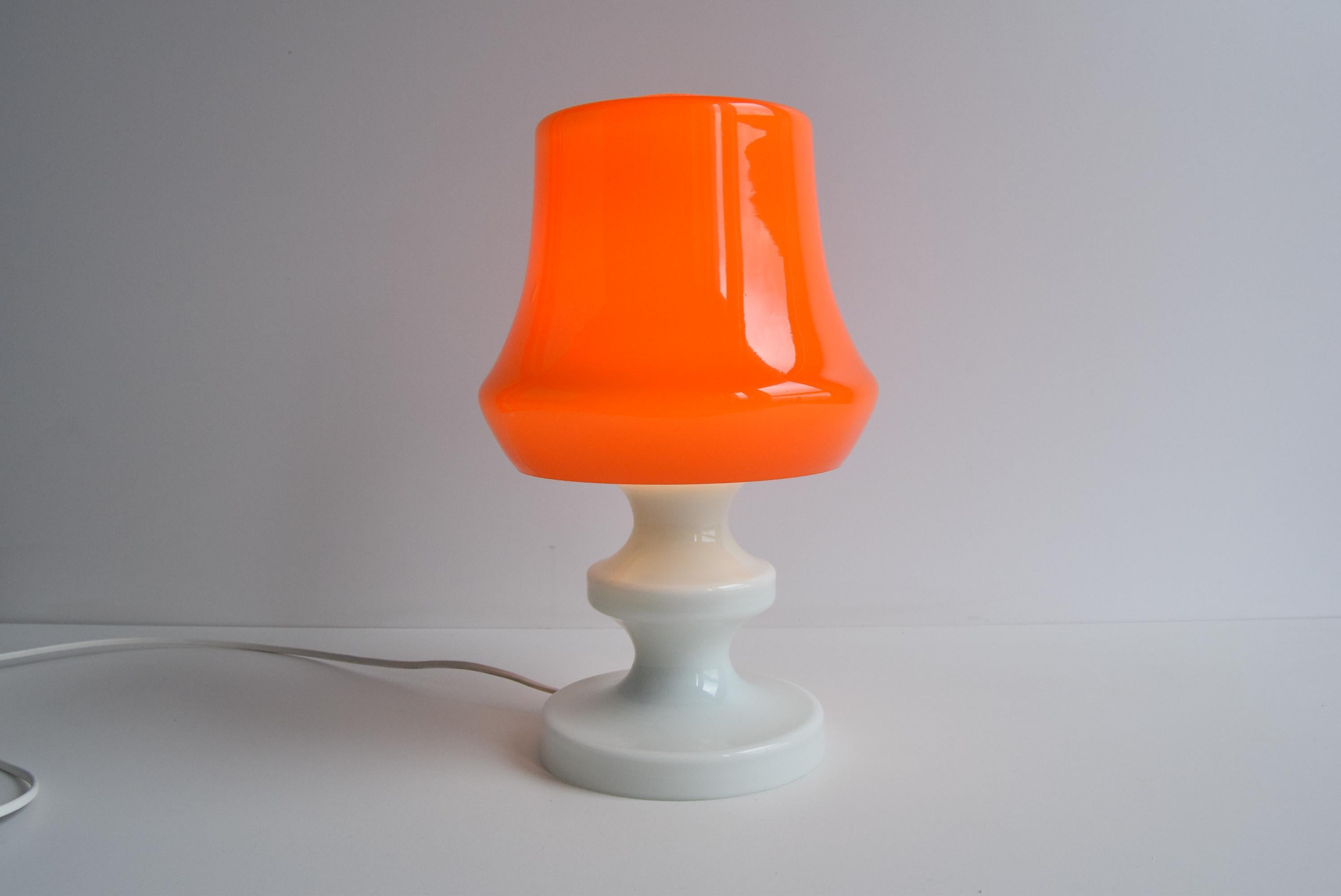 Lampe de table en verre du milieu du siècle par Stepan Tabera en vente 1