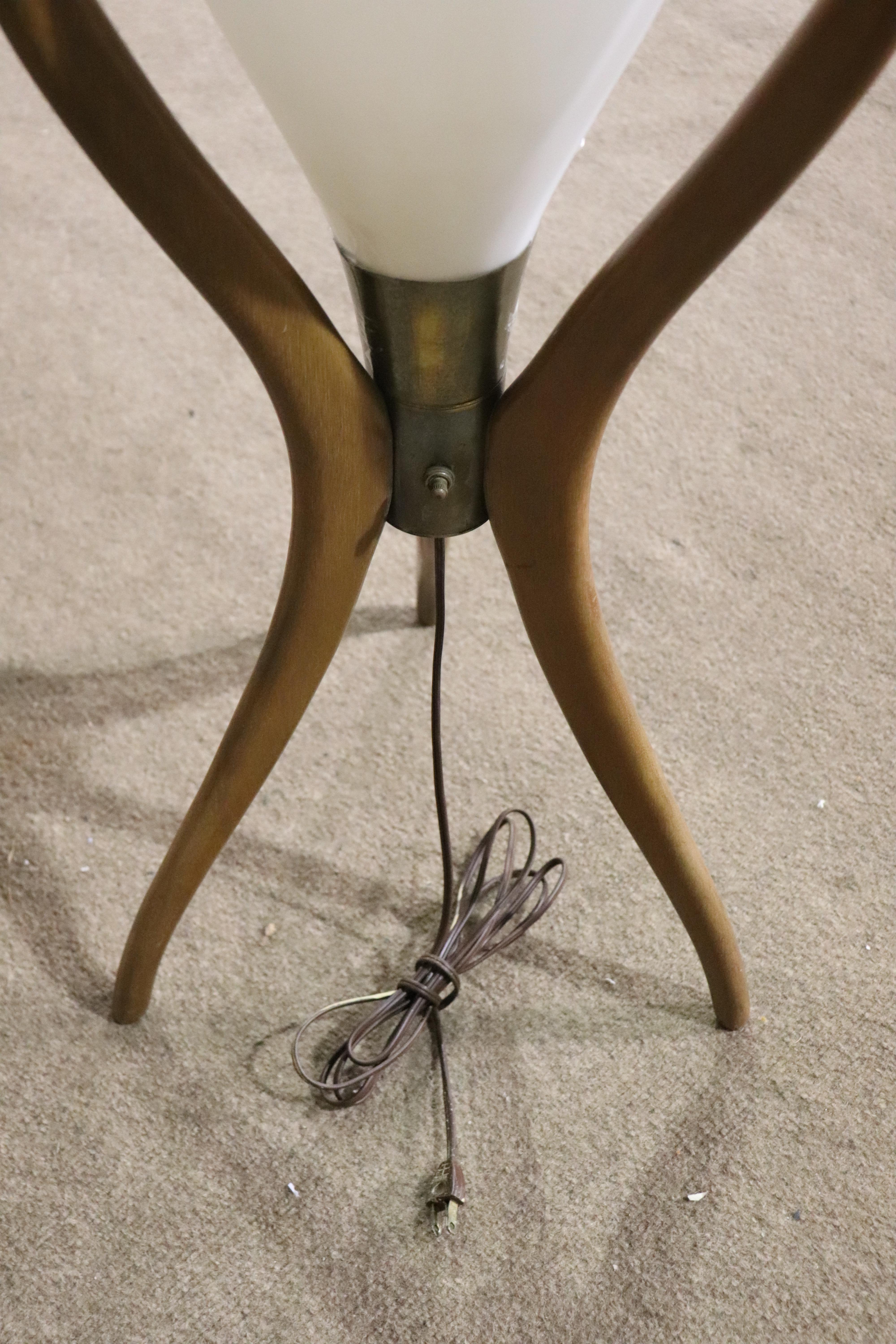 Mid-Century Modern Lampe de table en verre du milieu du siècle en vente
