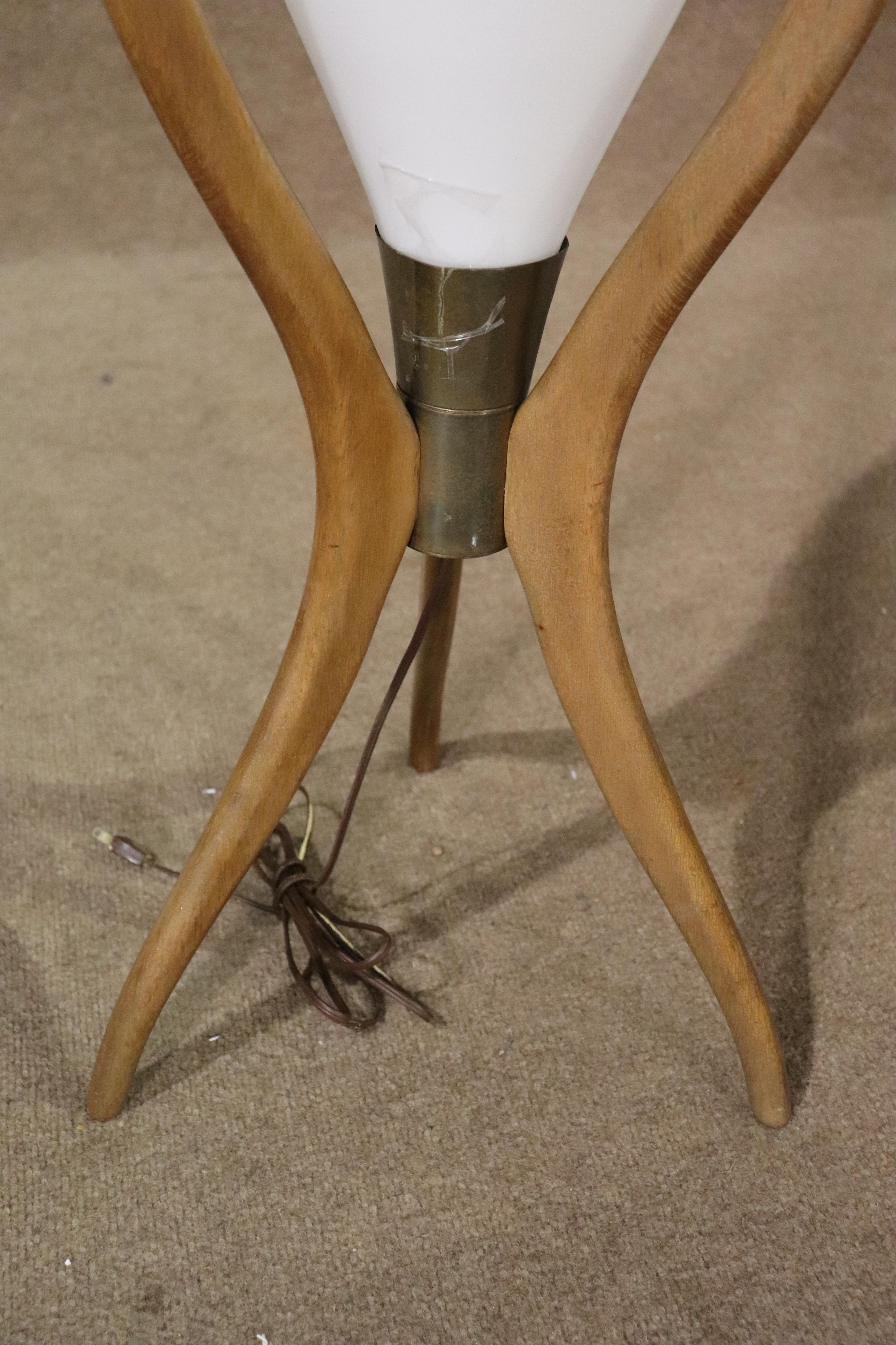 Lampe de table en verre du milieu du siècle Bon état - En vente à Brooklyn, NY