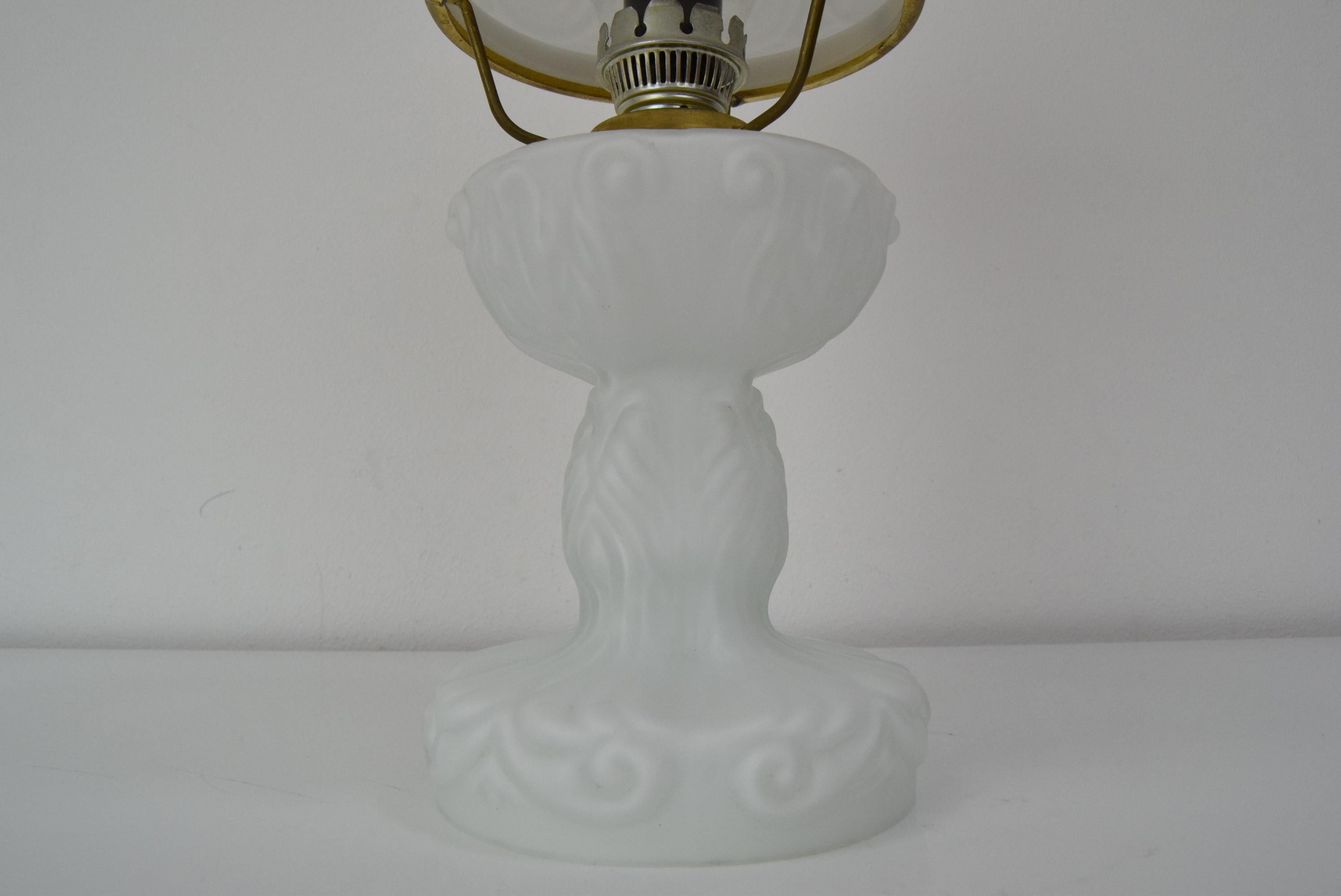 Lámpara de mesa de cristal de mediados de siglo, años 60 en venta 6