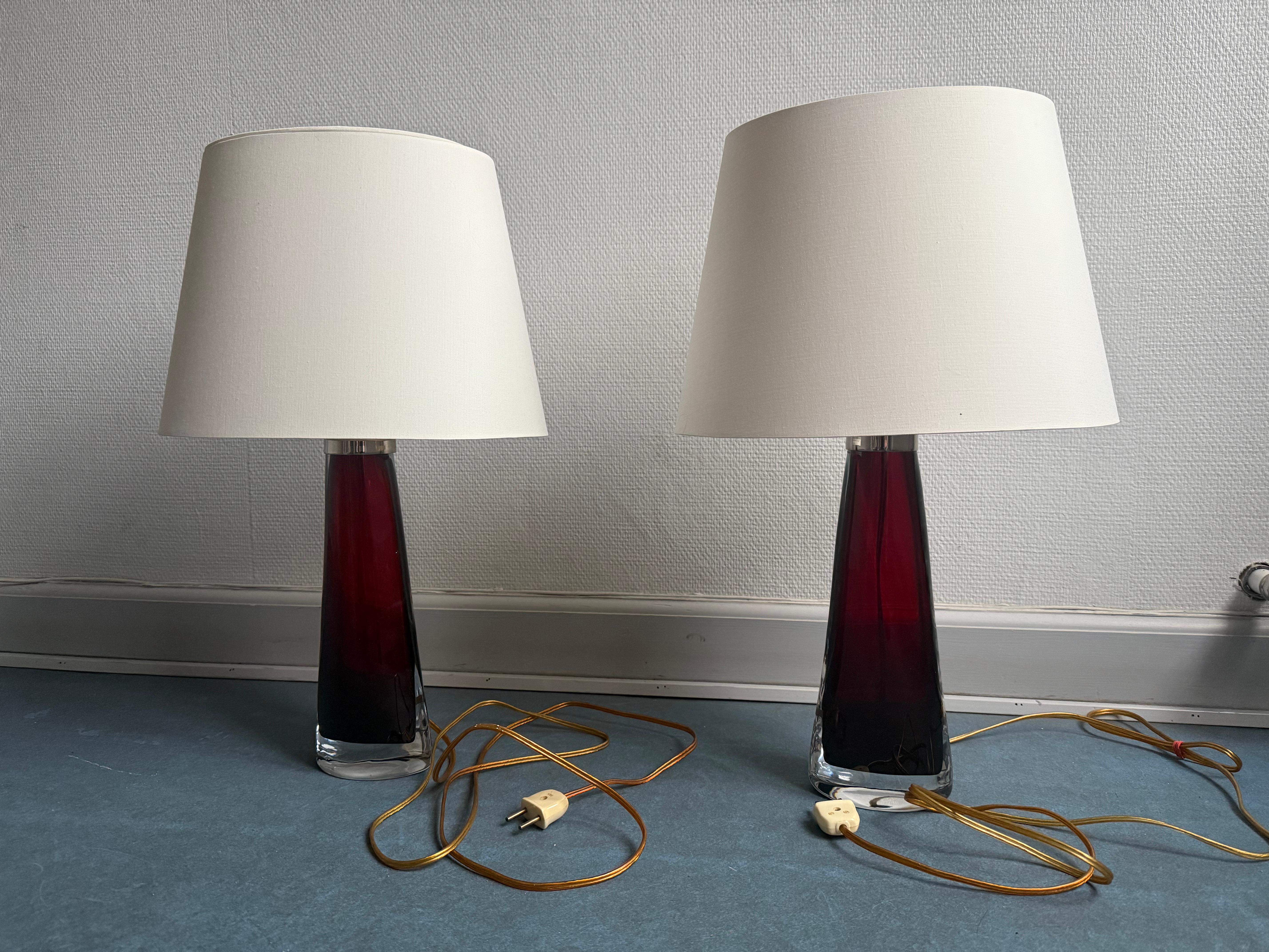 Pareja de lámparas de mesa suecas de mediados de siglo en cristal Modelo RD 1566 Rojo de Carl Fagerlund para Orrefors, años 60. Persianas incluidas.
Excelente estado vintage.
Cristal Estilo Classique Vintage Origen Suecia