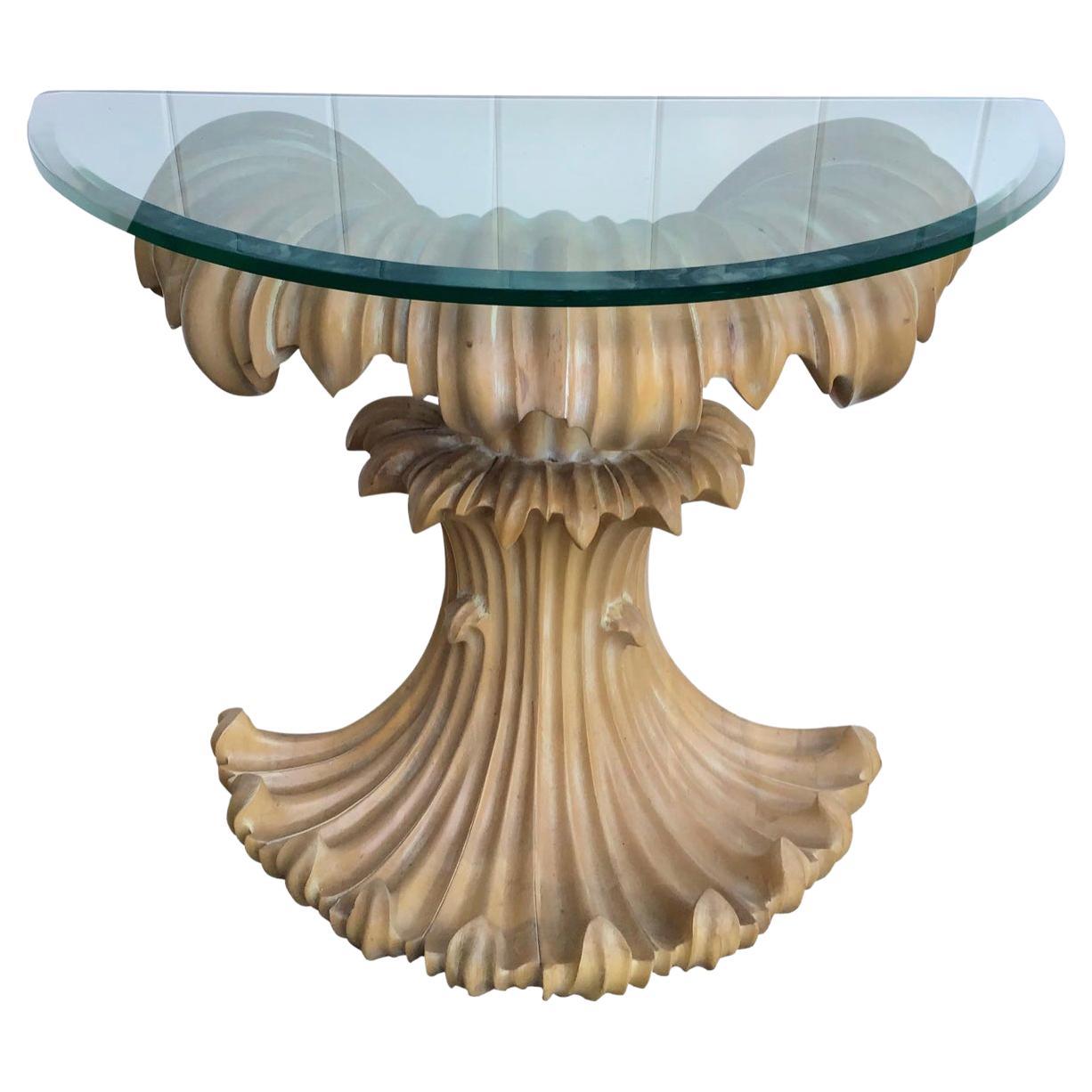 Table console en bois sculpté à plateau de verre du milieu du siècle