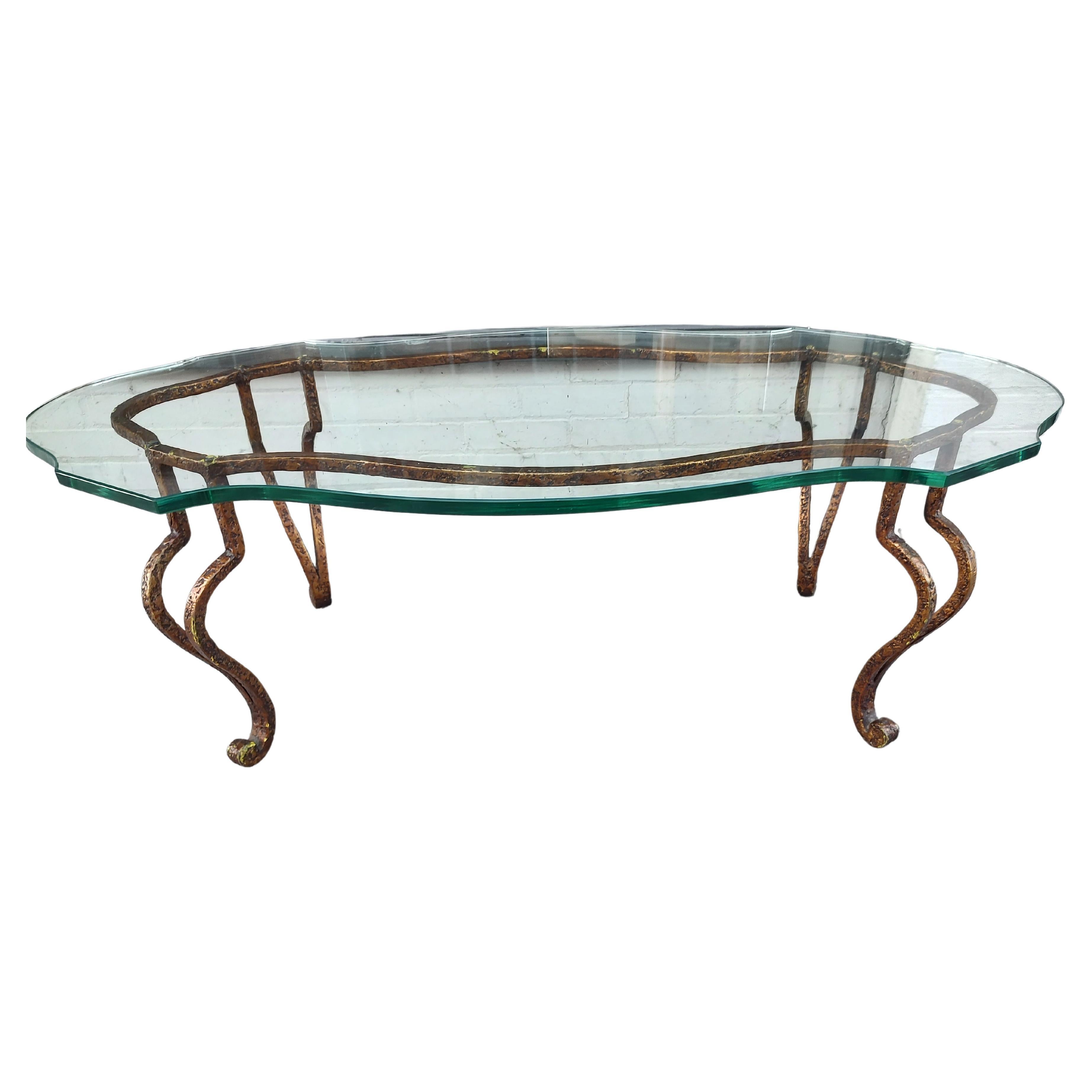 Tapa de tortuga de cristal de mediados de siglo con base de hierro dorado francés en venta