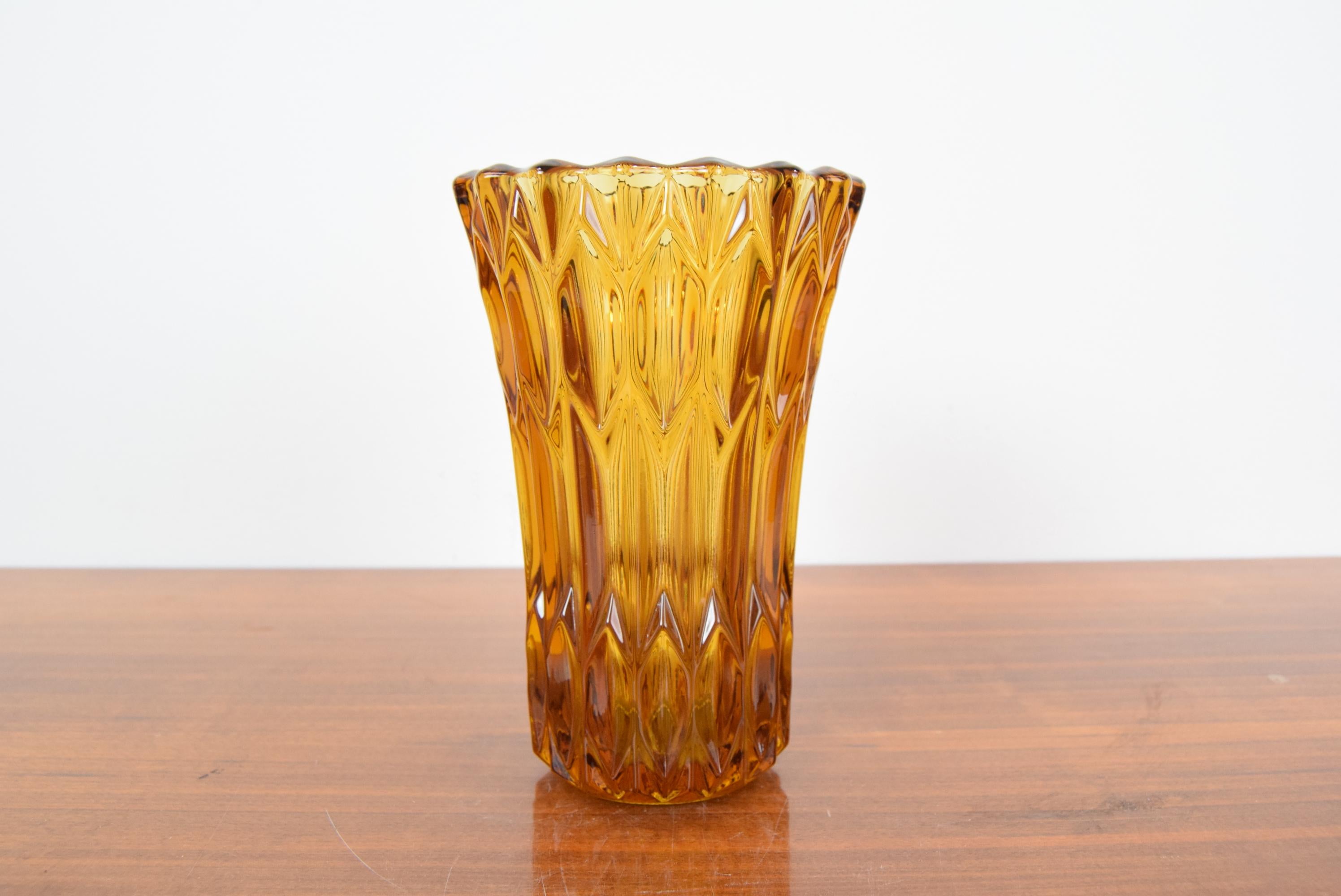 Made in Czechoslovakia
Made of Art Glass
Re-Polished
Good Original Condition.