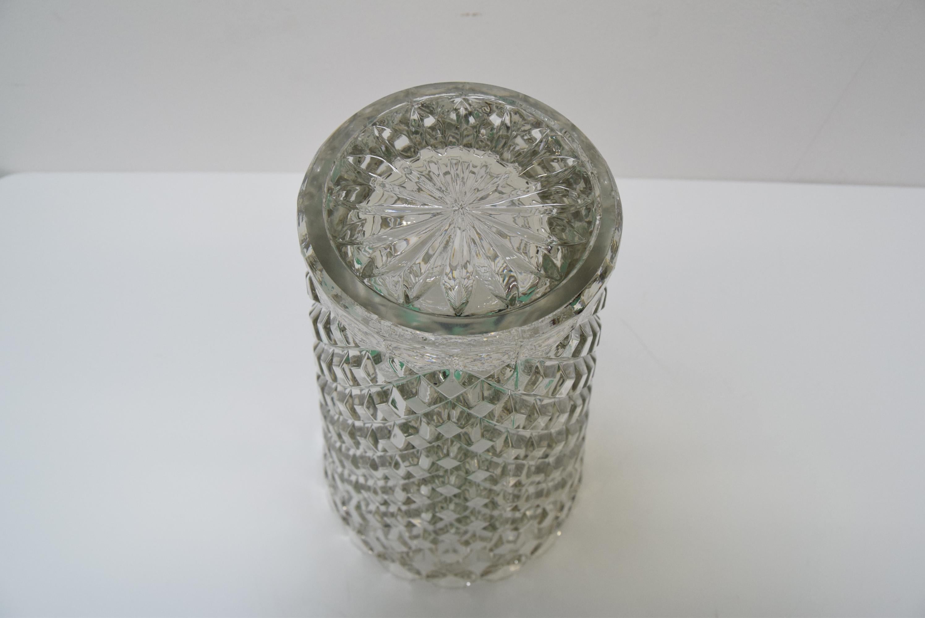 Jarrón de cristal de mediados de siglo, por Glasswork Novy Bor, década de 1960. en venta 3