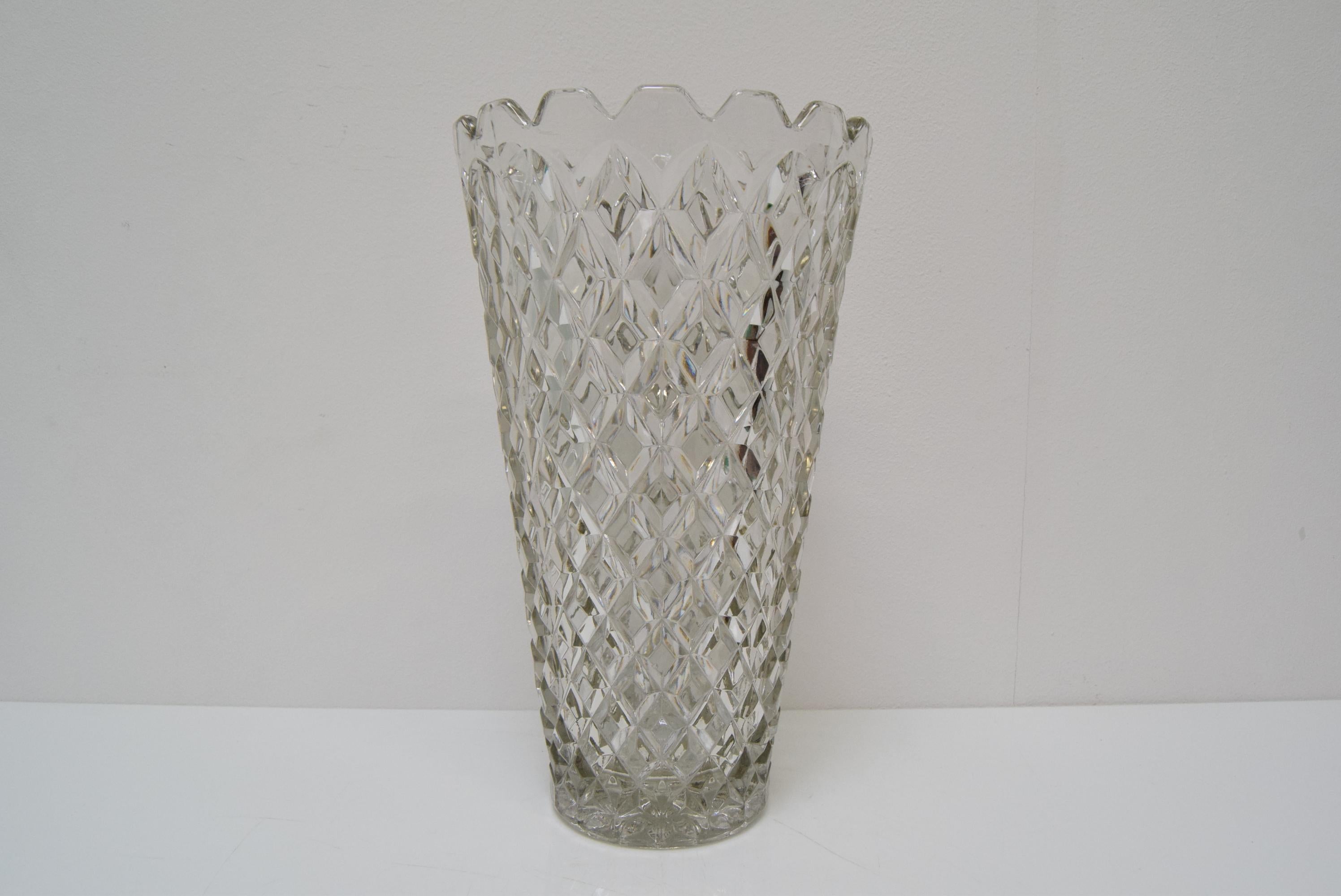 Midcentury Glass Vase, by Glasswork Novy Bor, 1960s For Sale 3