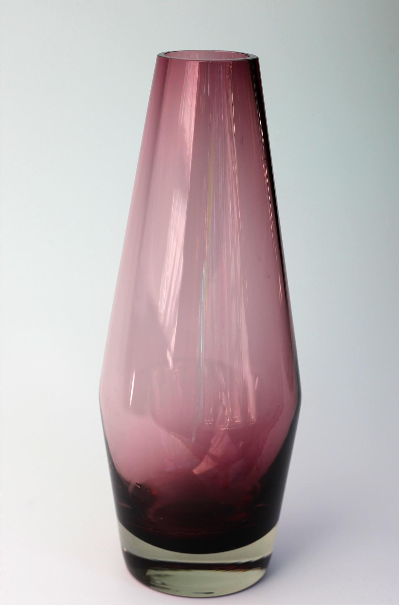 Hand-Crafted Midcentury Glass Vase by Tamara Aladin for Riihimaen Riihimaen Lasi For Sale