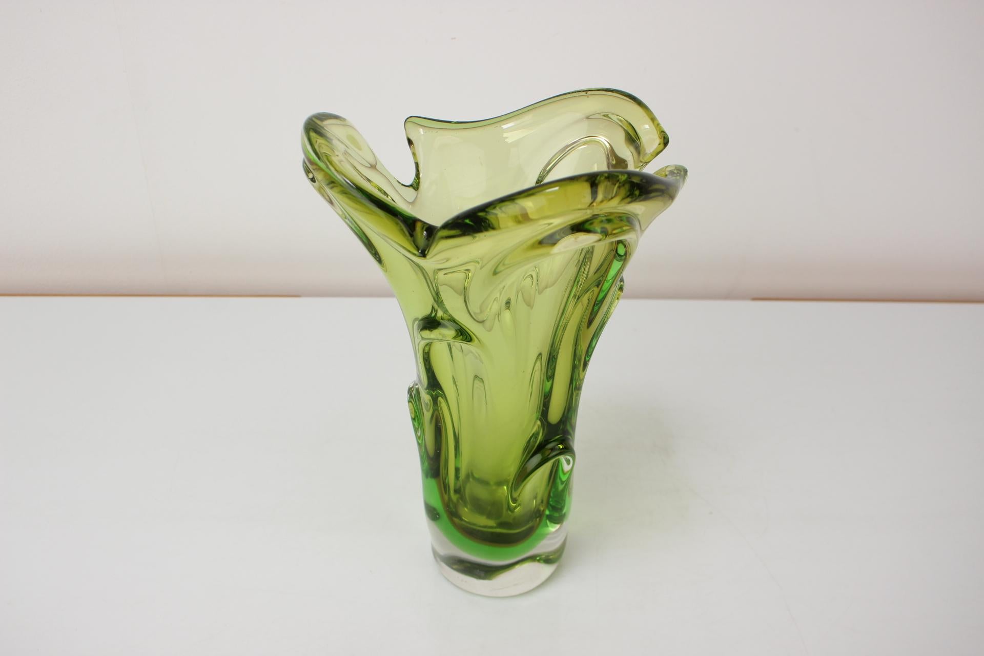 Mid-Century Glass Vase Designed by Josef Hospodka, 1960's In Good Condition For Sale In Praha, CZ