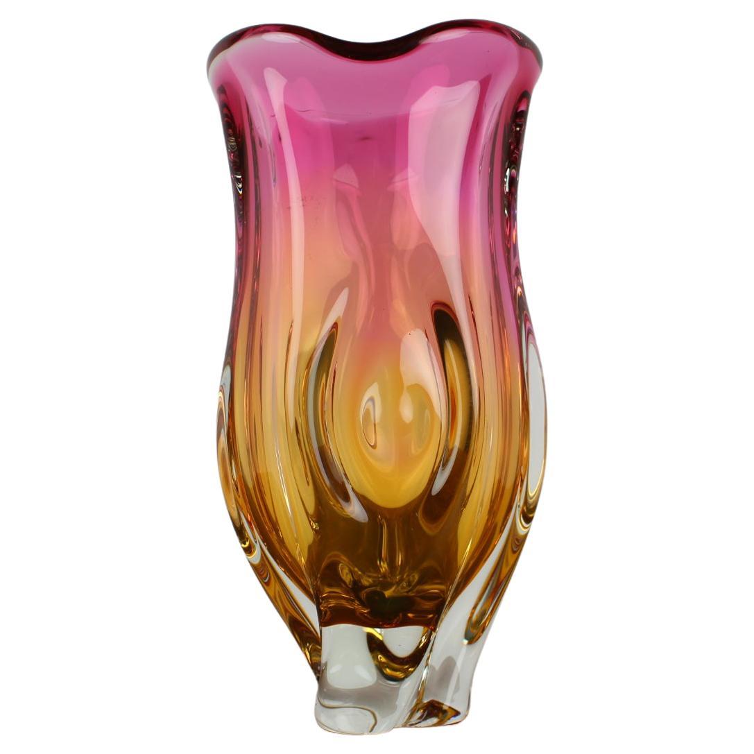 Vase en verre du milieu du siècle conçu par Josef Hospodka, années 1960