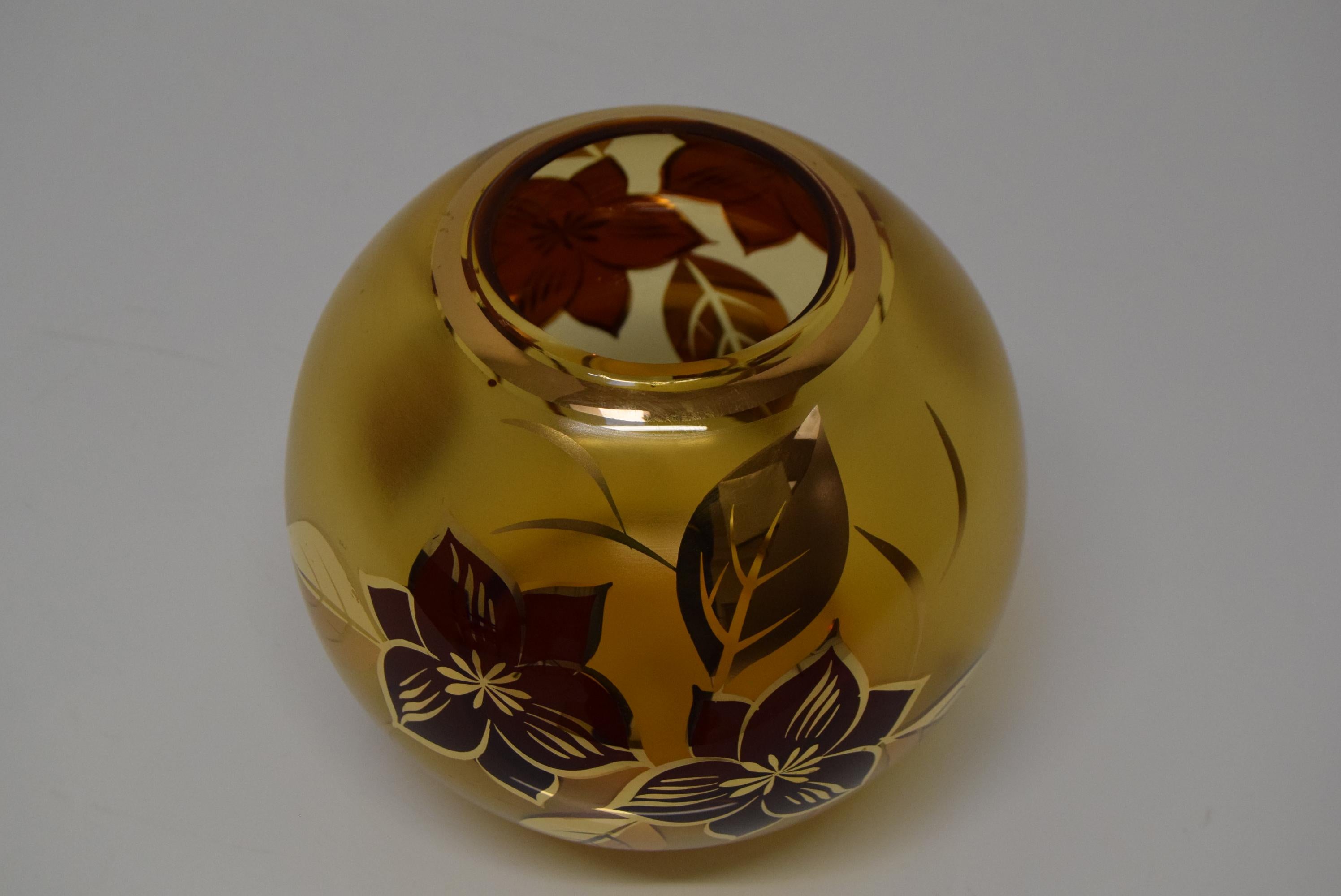 Mid-century Glass Vase, 1970's.  For Sale 7
