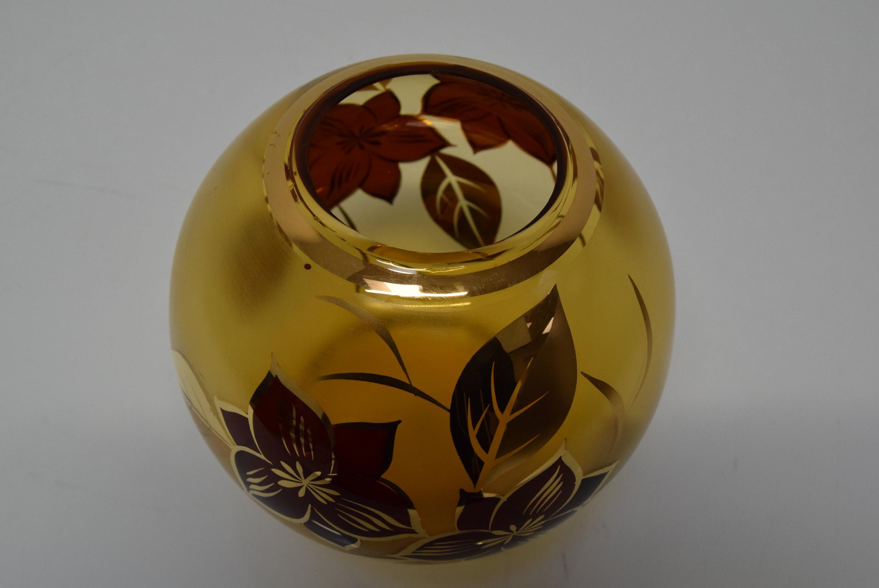 Mid-century Glass Vase, 1970's.  For Sale 3