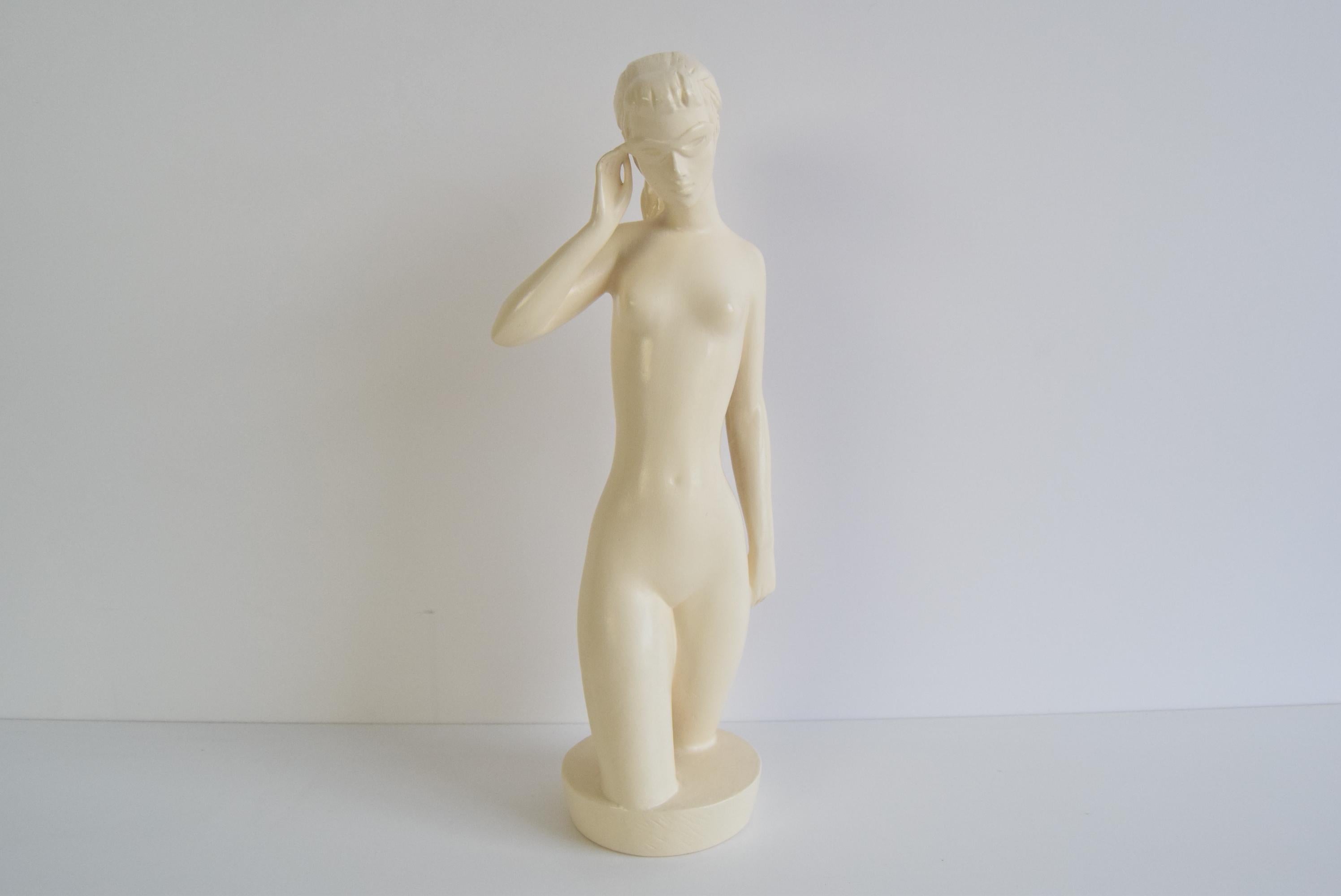 
Escultura vintage de cerámica vidriada.
Producido por Jihokera en la antigua Checoslovaquia en los años 50
Buen estado original