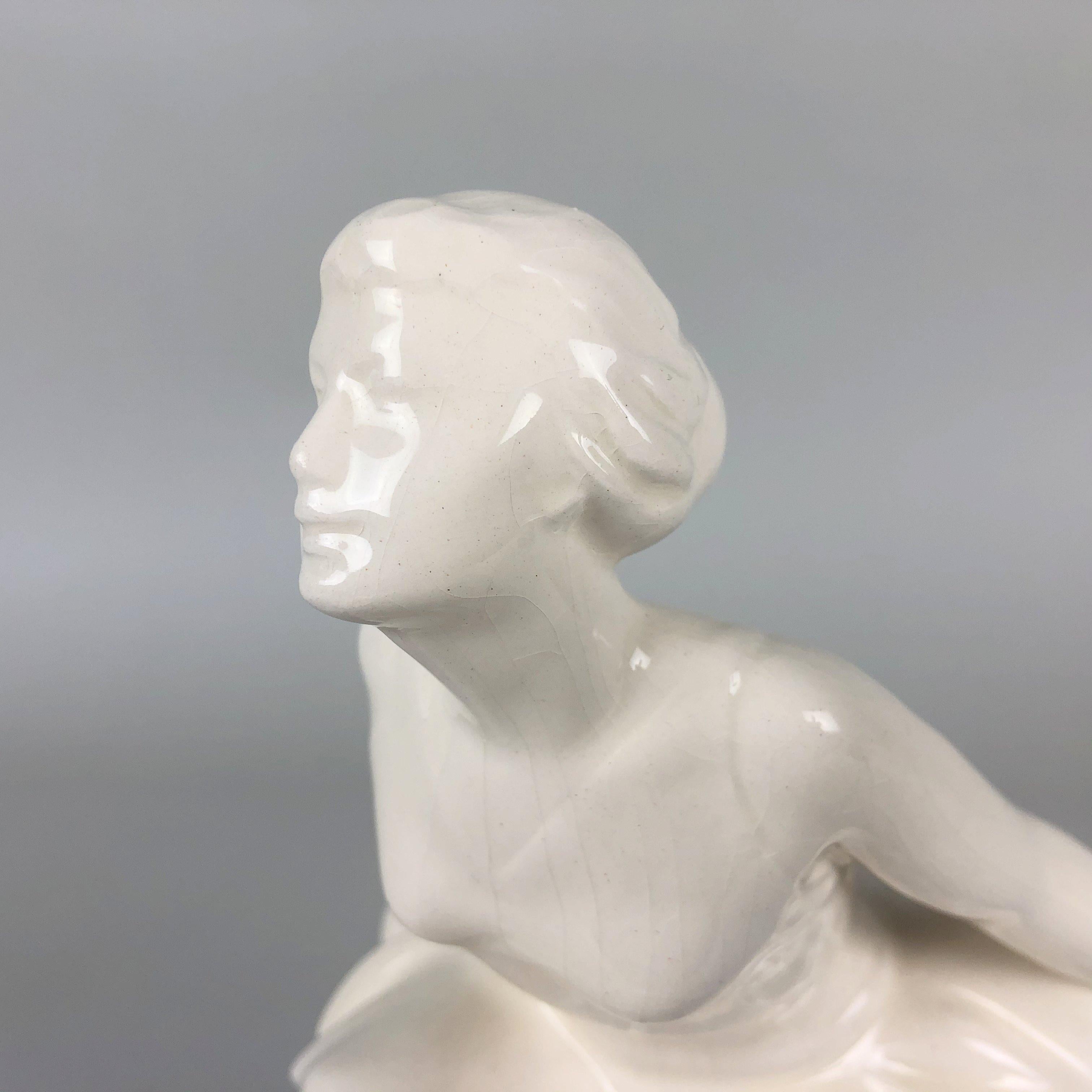 20ième siècle Sculpture en céramique émaillée du milieu du siècle représentant une ballerine, Jihokera, années 1960 en vente