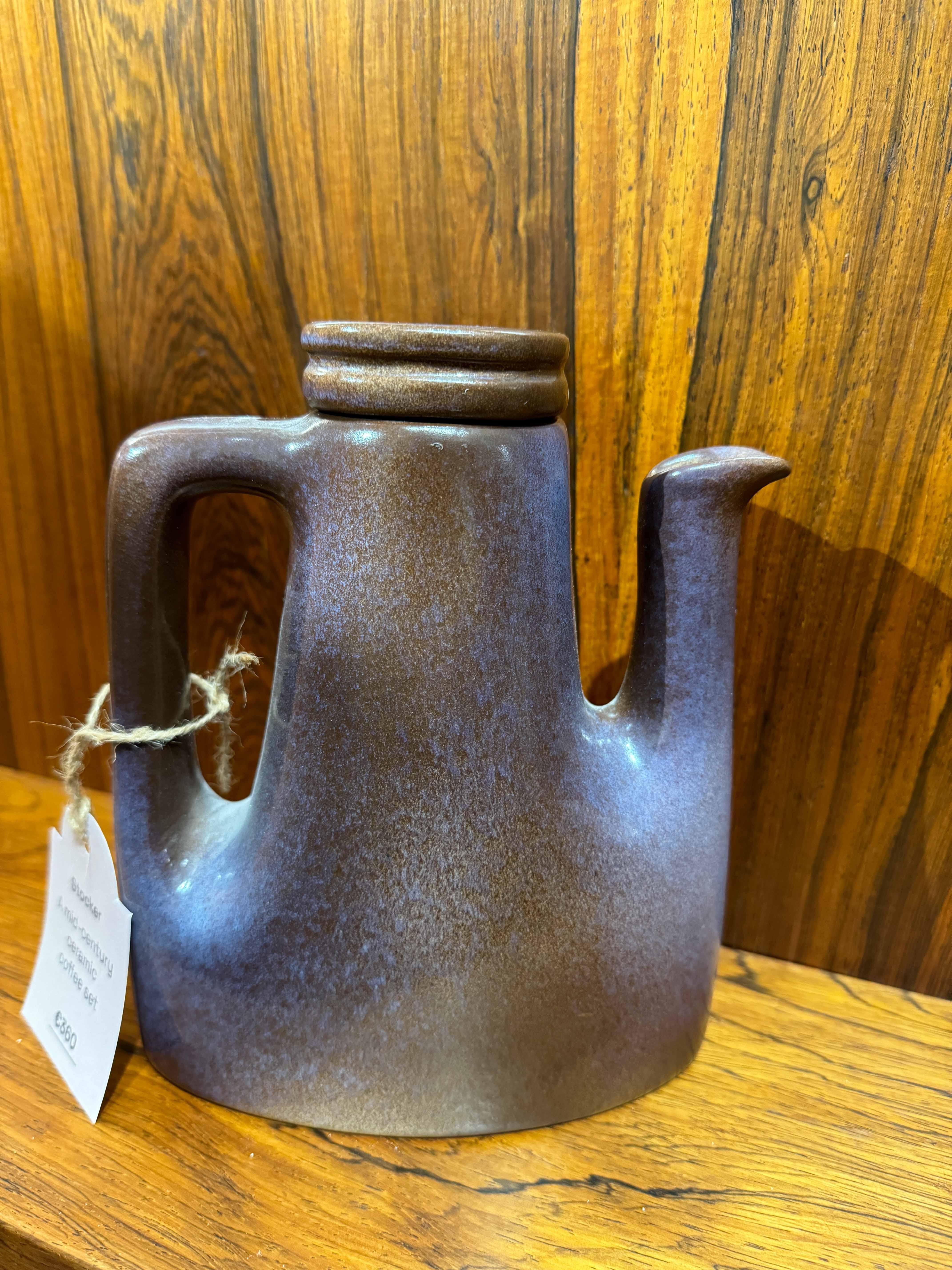 Glasiertes Keramik-Teeservice aus der Mitte des Jahrhunderts, signiert Stocker (Unbekannt) im Angebot