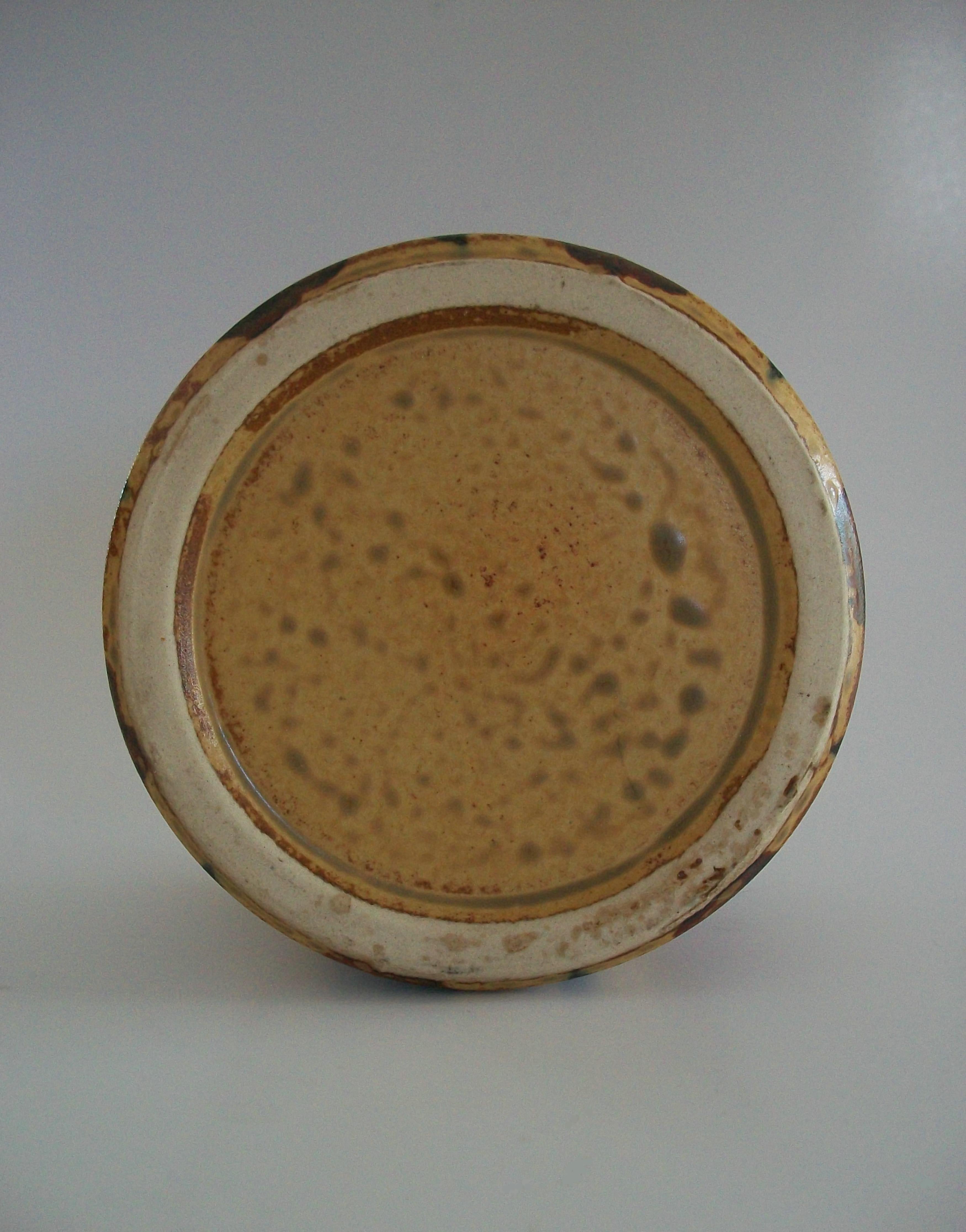 Vaso in ceramica smaltata di metà secolo con strisce dipinte - Giappone - Circa anni '50 in vendita 4