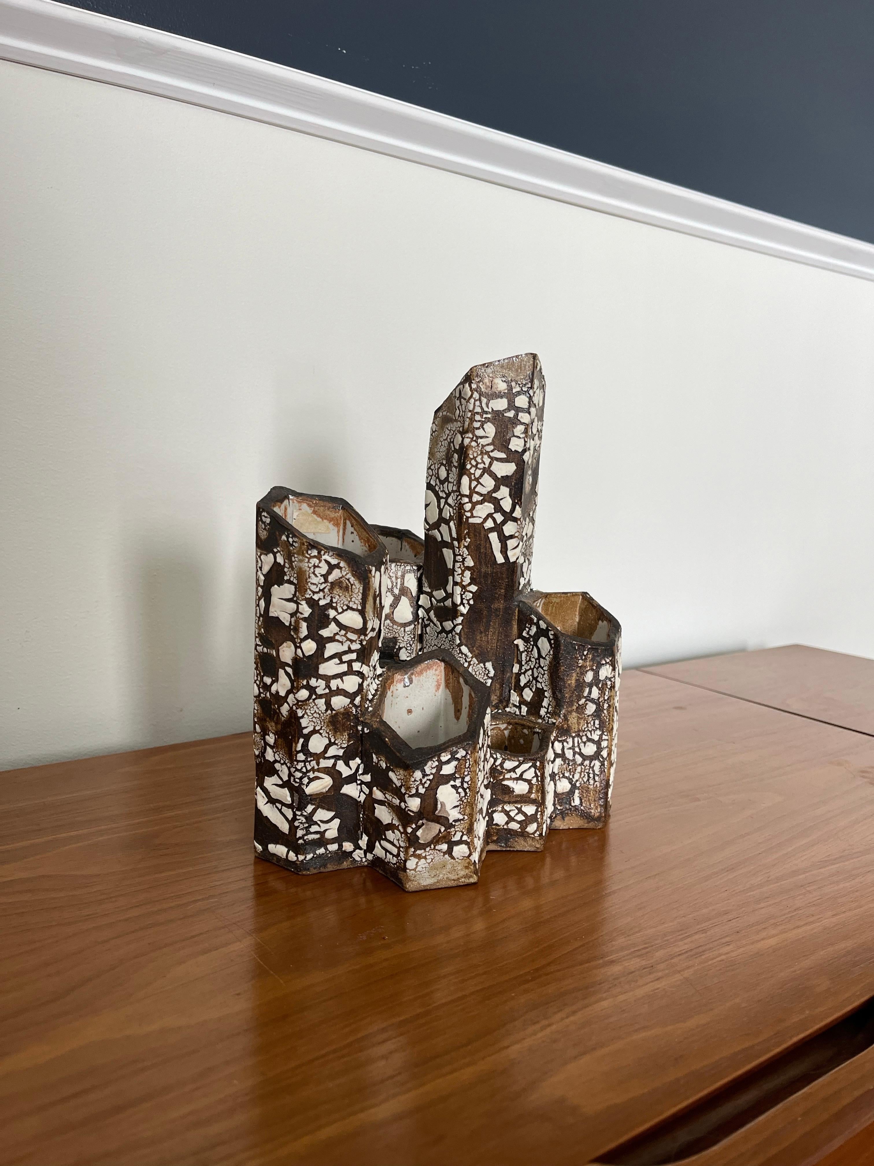 Vaso scultura in ceramica smaltata della metà del secolo scorso In condizioni buone in vendita a W Allenhurst, NJ