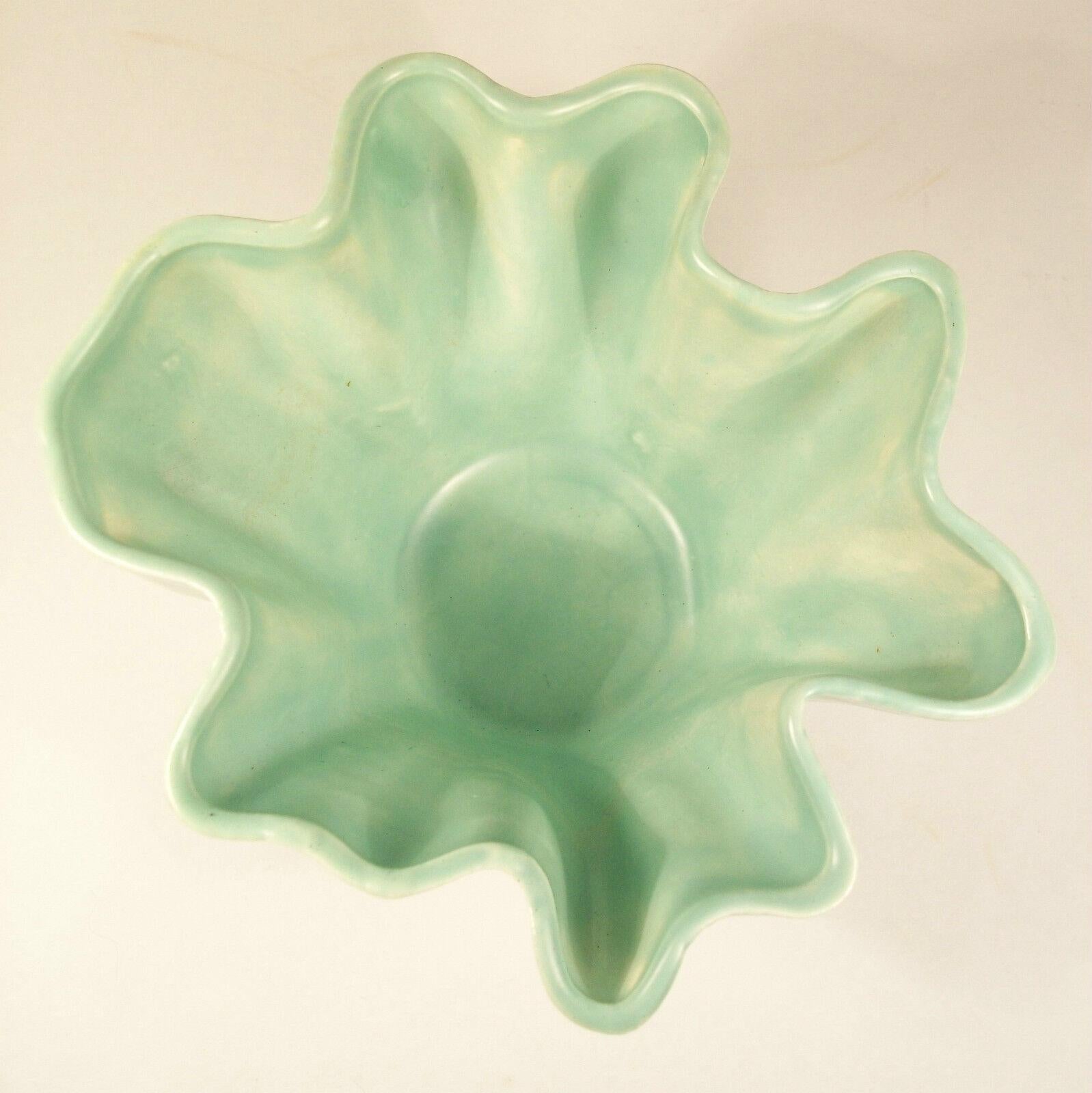 Mid Century Glazed Studio Pottery 'Handkerchief' Bowl - Unsigned - Circa 1970's In Good Condition For Sale In Chatham, ON
