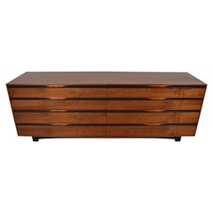 Commode Glenn of California en noyer du milieu du siècle dernier par John Kapel