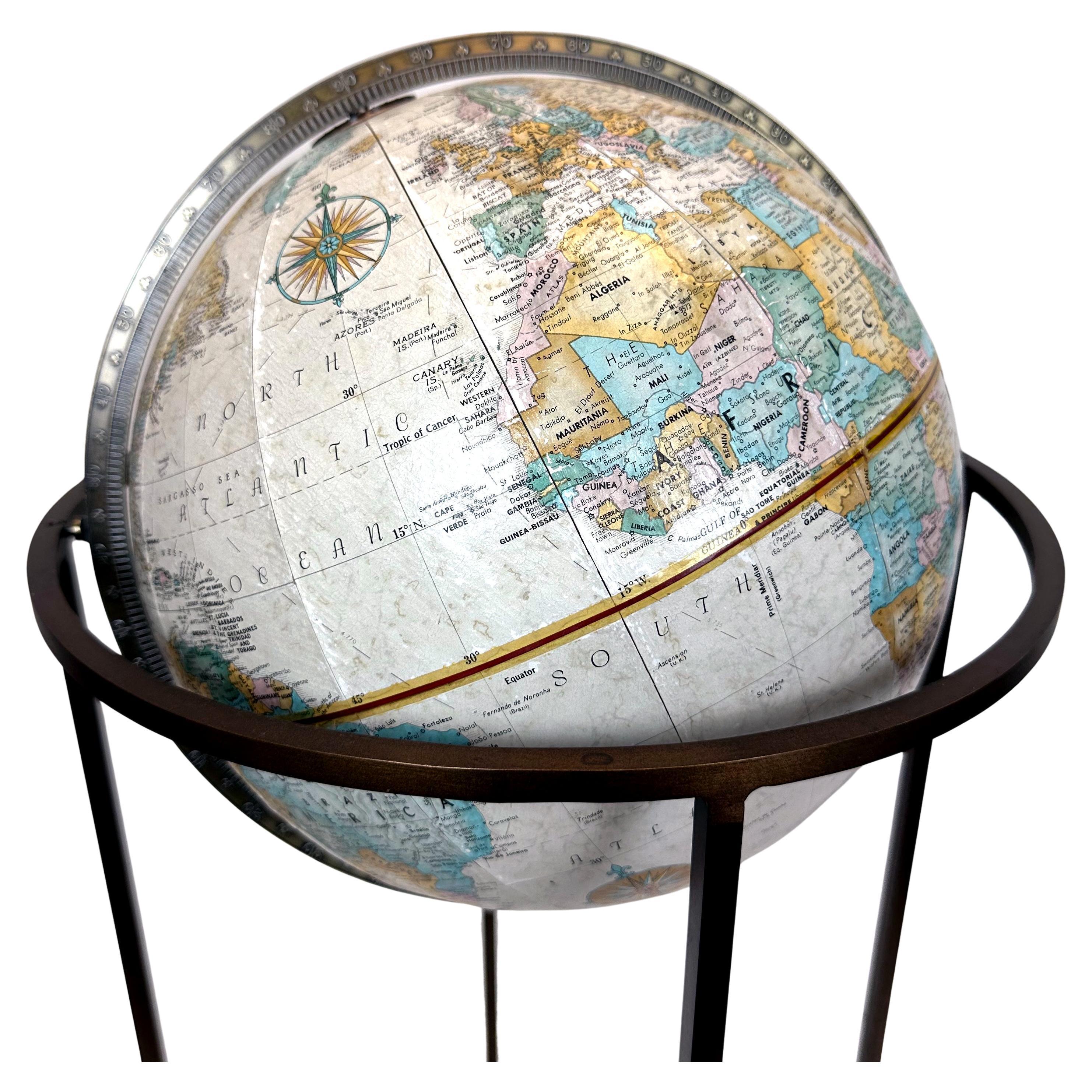 Globe terrestre du milieu du siècle sur un Stand en bronze à la manière de Paul McCobb en vente 2