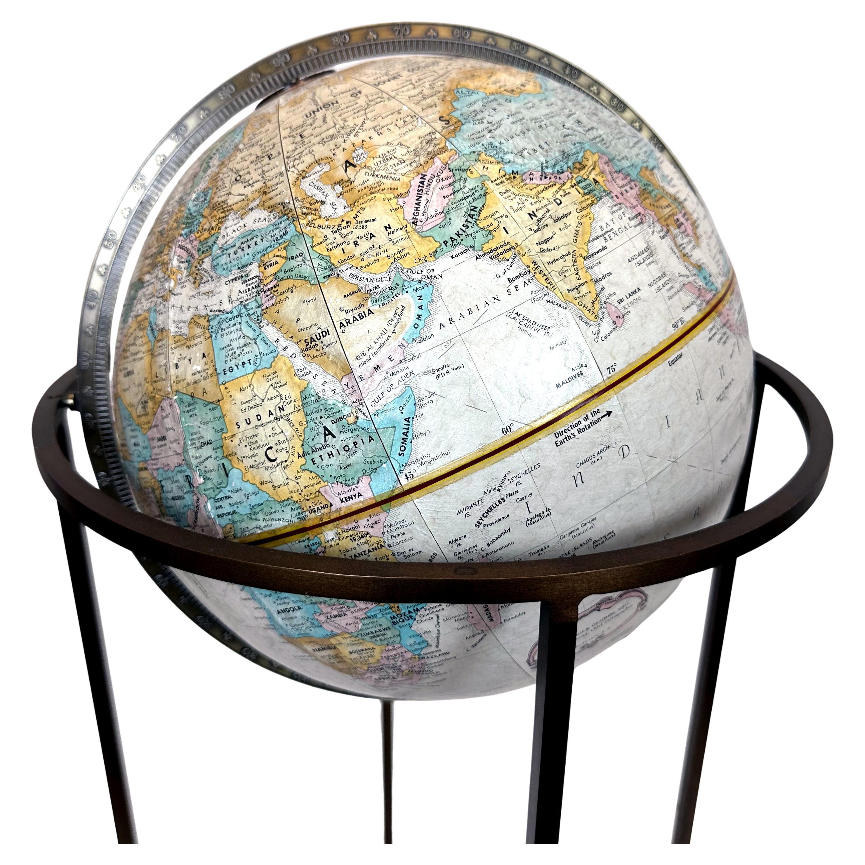 Globe terrestre du milieu du siècle sur un Stand en bronze à la manière de Paul McCobb en vente 3